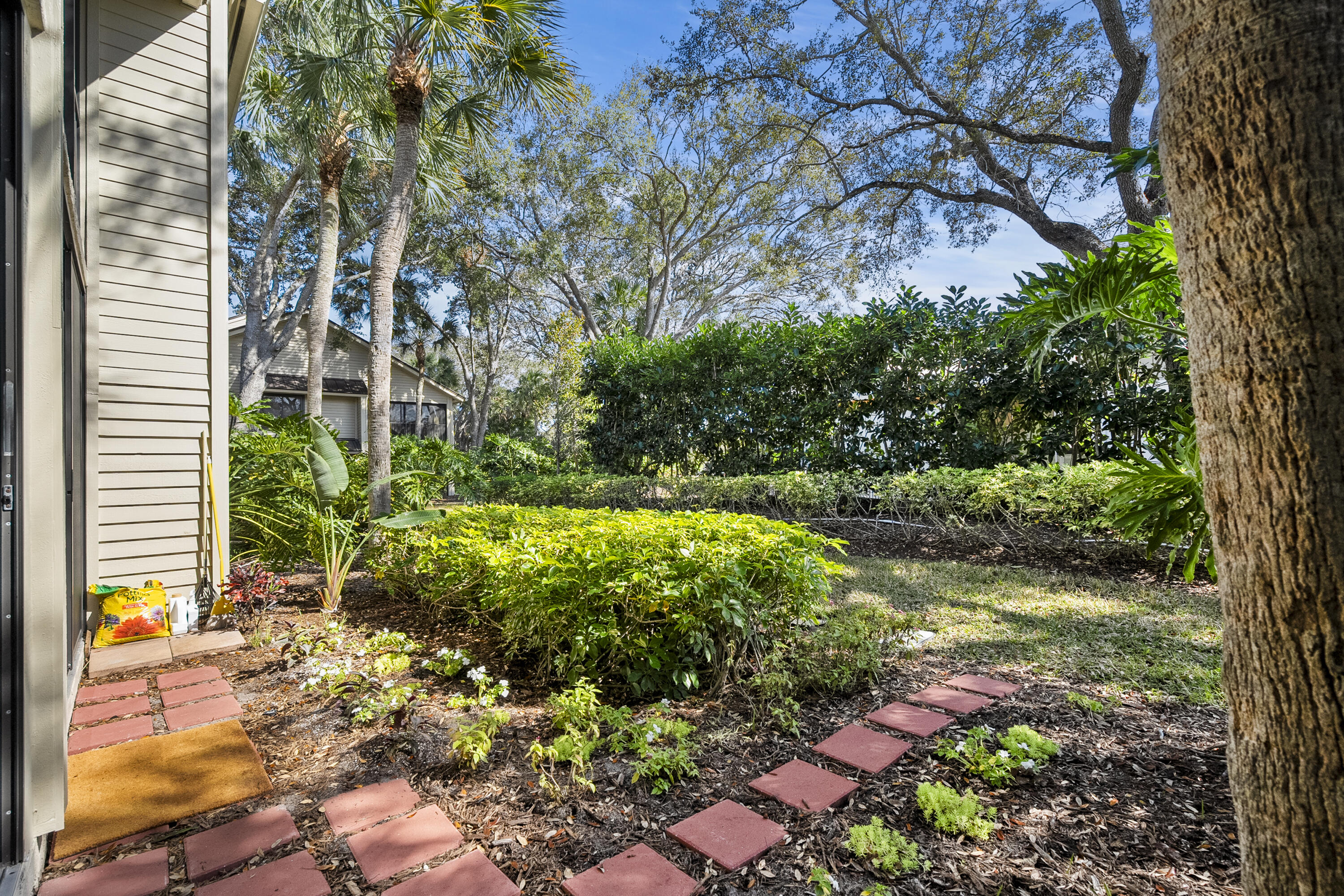 MARINER SANDS CLUB VILLAS CONDO - Residential