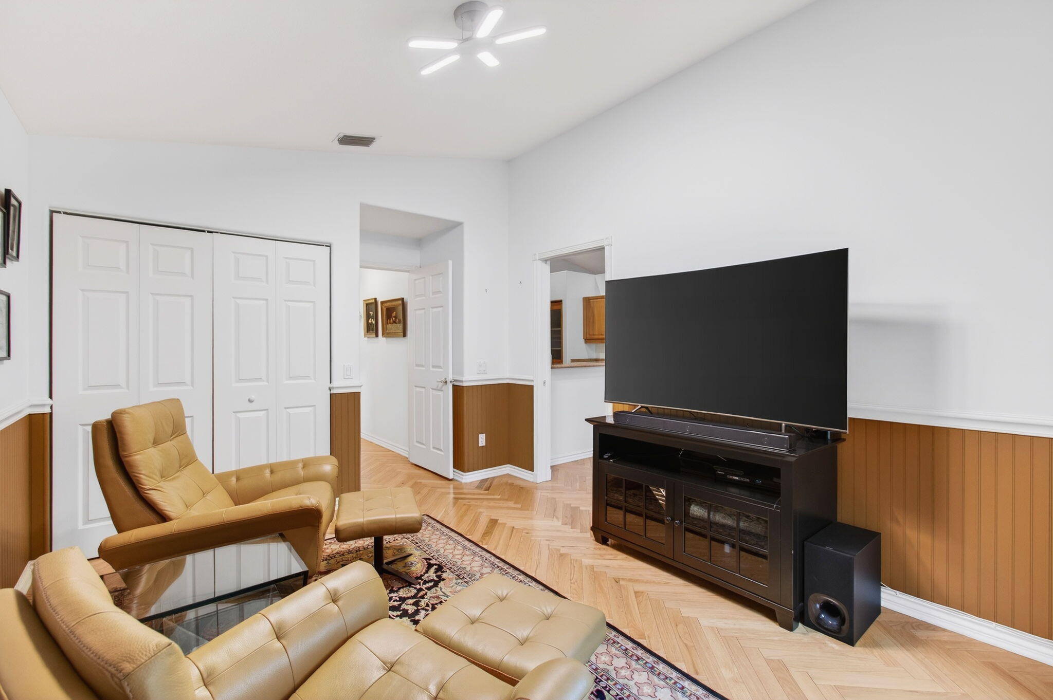 VALENCIA LAKES 1 - Residential