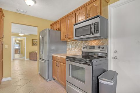 Single Family Residence in Boynton Beach FL 2102 22nd Avenue Ave 12.jpg
