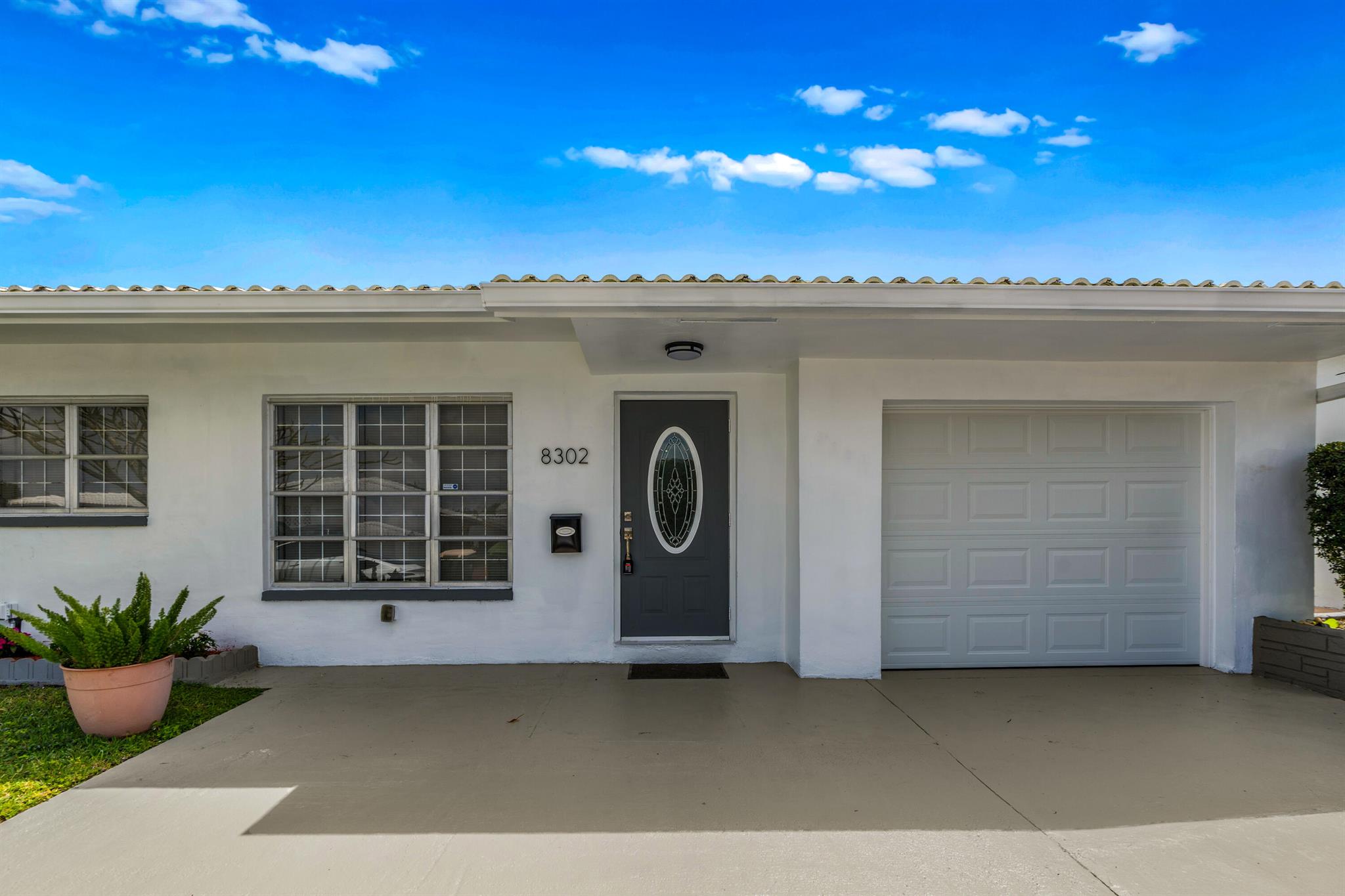 Beautifully updated 2-bed, 2-bath home featuring a brand-new kitchen, updated bathrooms, new A/C, upgraded electrical, and an updated roof--offering comfort, style, and peace of mind. The open-concept layout is filled with natural light, ideal for both relaxing and entertaining. An oversized 2-car carport provides ample parking, and the low HOA covers landscaping and common areas for effortless living. Nestled in a quiet, friendly neighborhood, this move-in-ready gem blends modern upgrades with everyday convenience. Don't miss this exceptional opportunity!Residents of Sunset Isles enjoy access to a clubhouse, complete with a pool and game rooma''perfect for socializing and relaxation.
