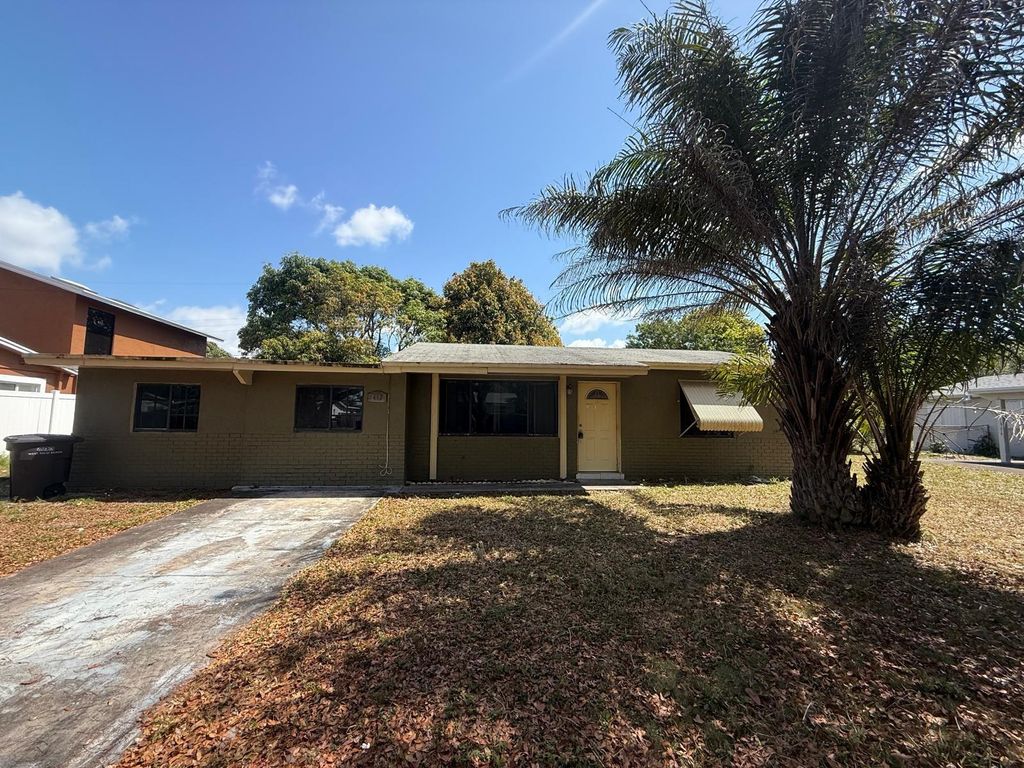 Photo of 412 S Chillingworth Drive, West Palm Beach, FL 33409 (MLS # F10499108)