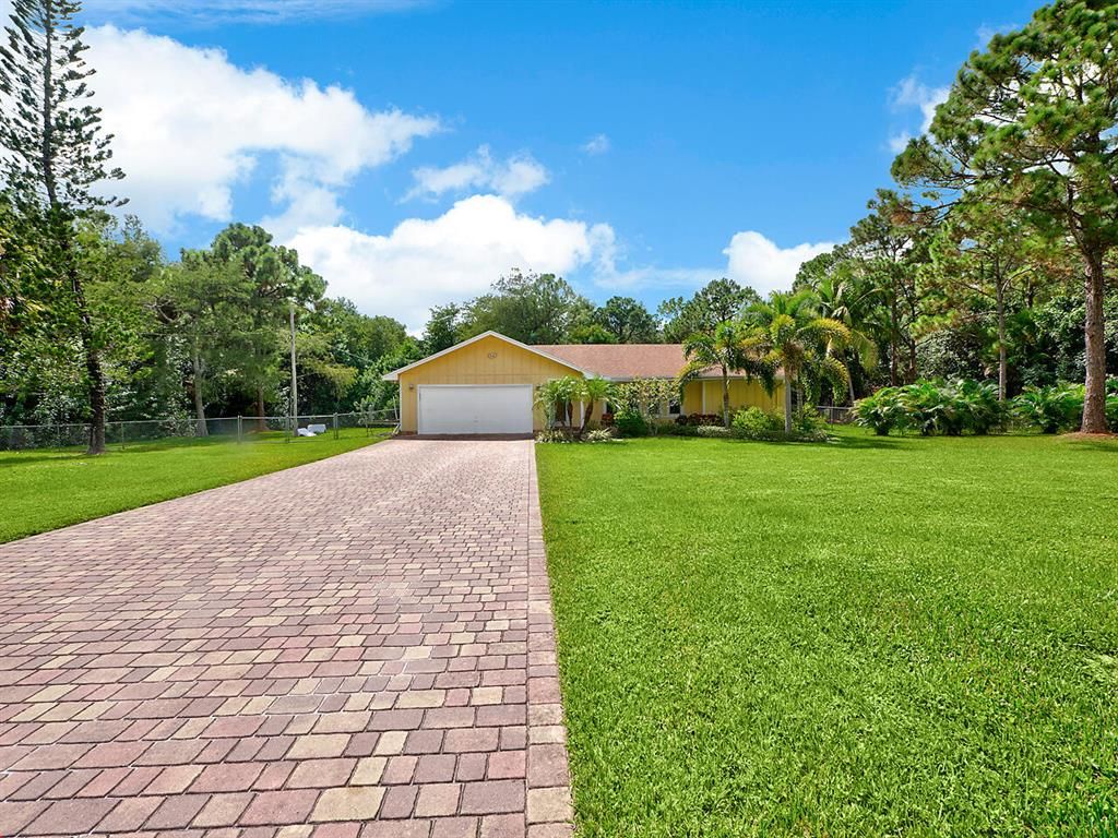 Photo of 15611 76th Trl N, Palm Beach Gardens, FL 33418 (MLS # R10721138)
