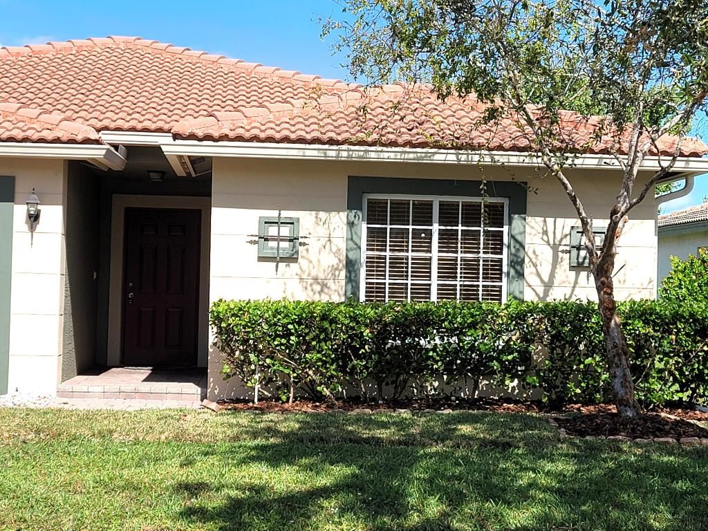 Photo of 1975 SW Jamesport Drive, Port Saint Lucie, FL 34953 (MLS # R10938088)