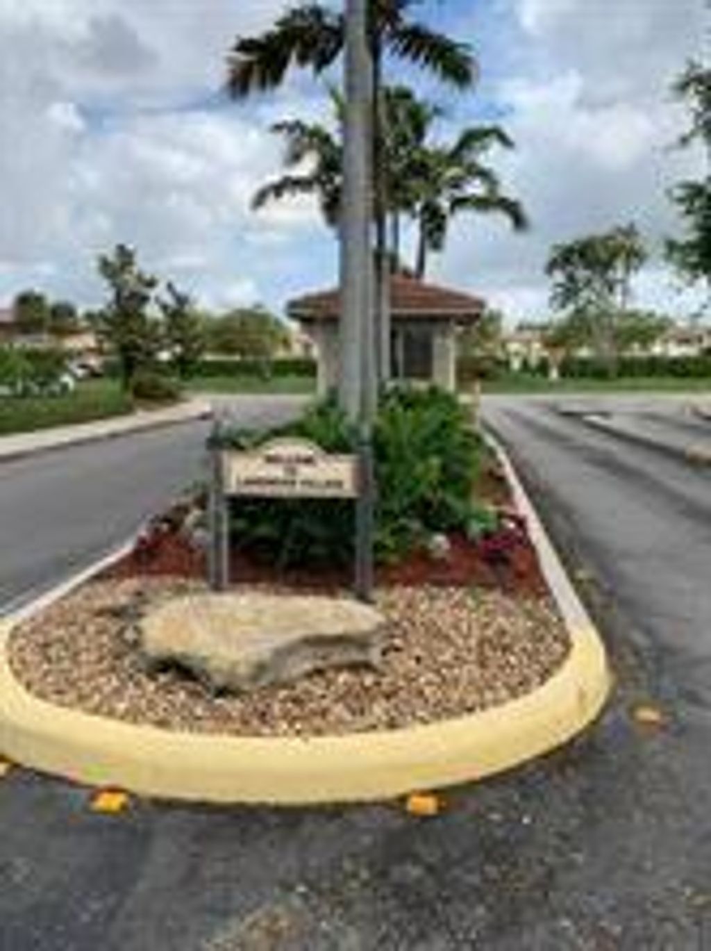 Photo of 841 Twin Lakes Dr #841, Coral Springs, FL 33071 (MLS # F10513754)