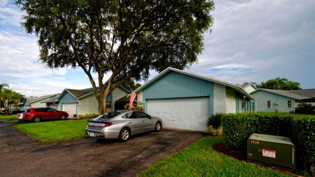 Photo of 9132 SW 20th St #F, Boca Raton, FL 33428 (MLS # F10397810)