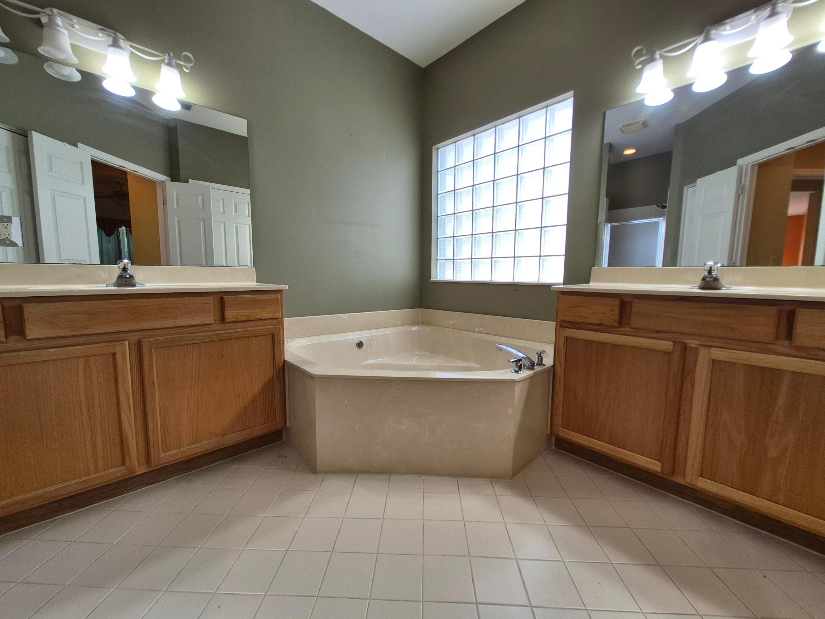 CORAL LAKES 12 - Residential Lease