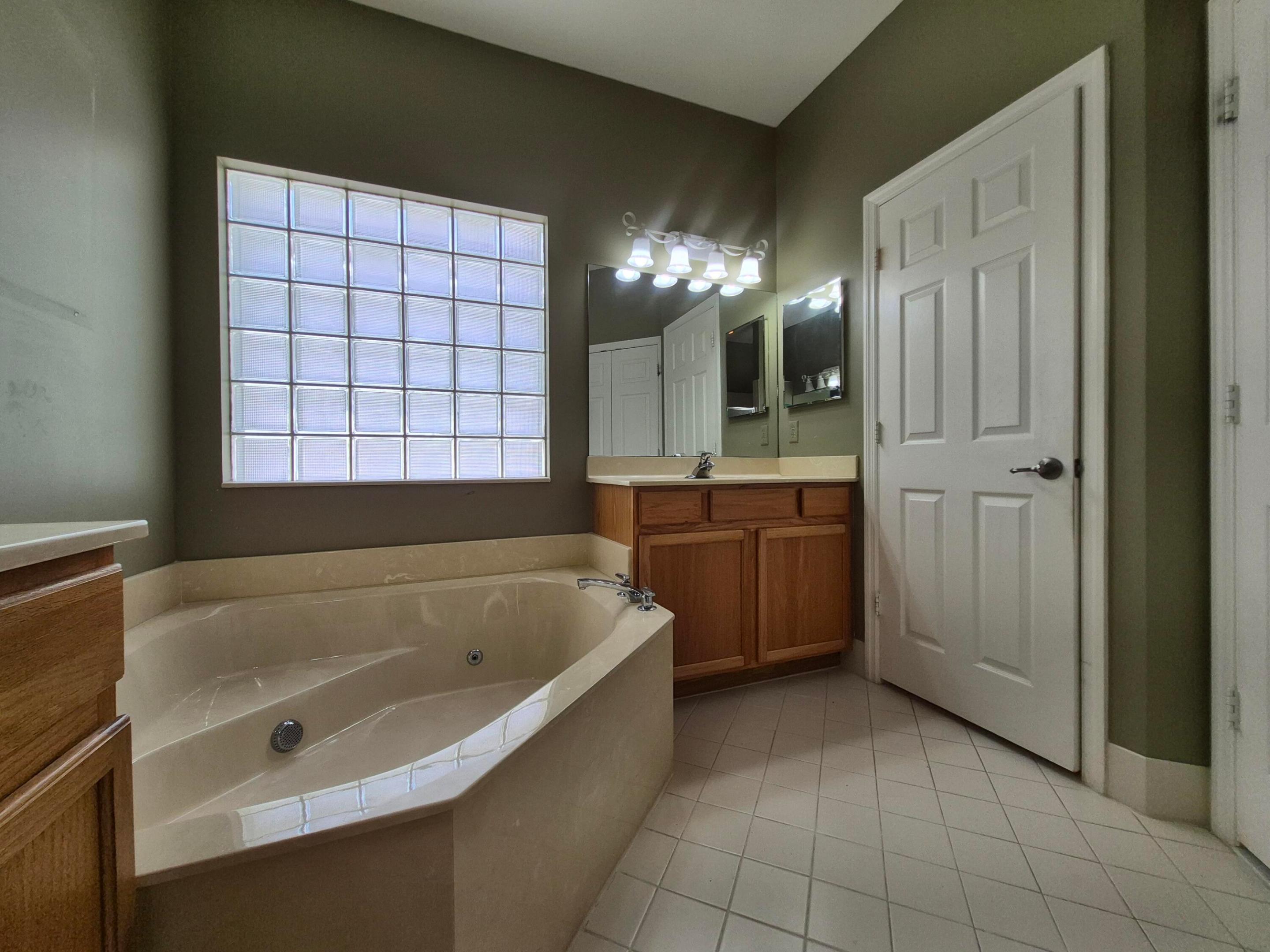 CORAL LAKES 12 - Residential Lease