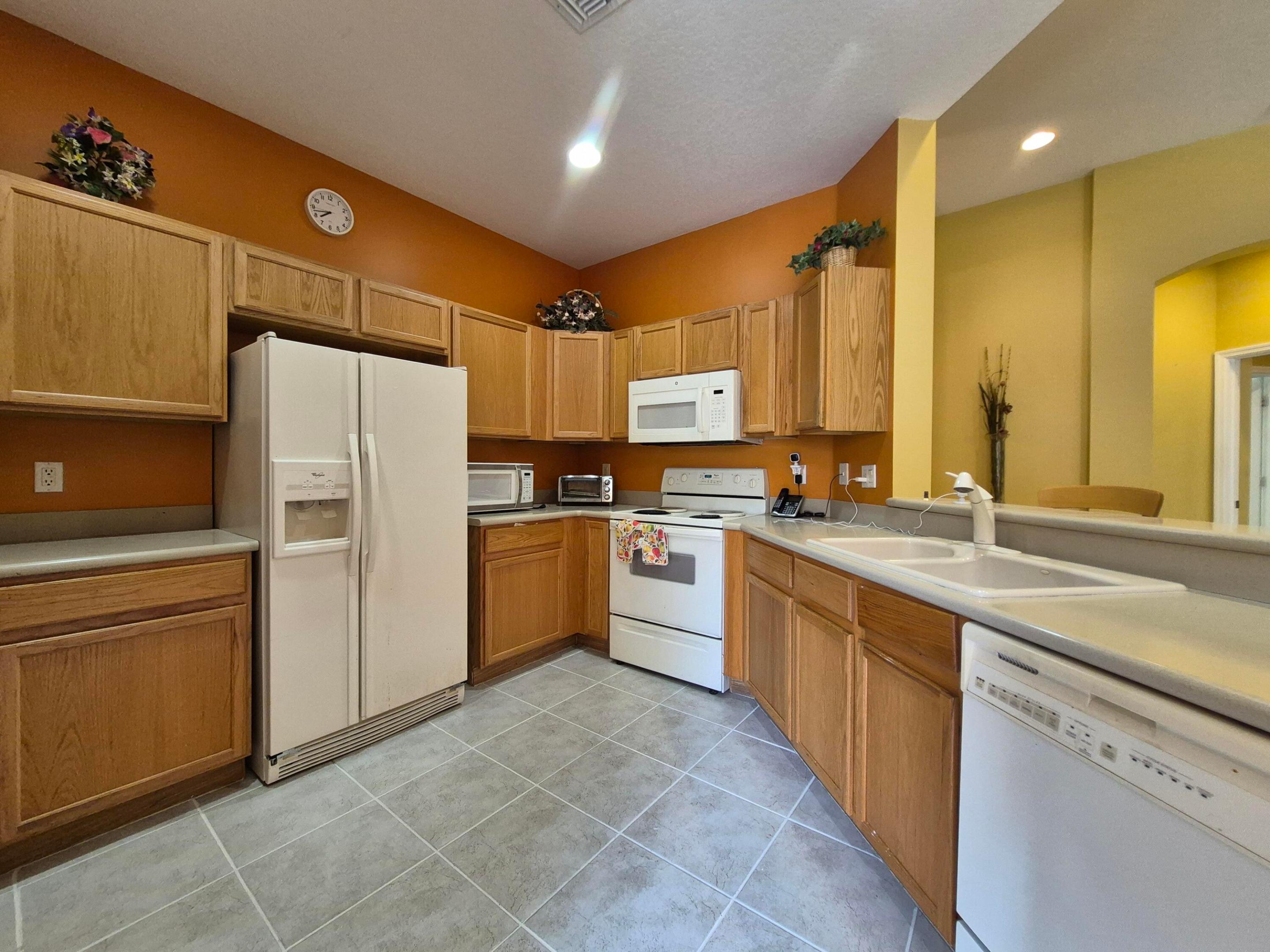 CORAL LAKES 12 - Residential Lease