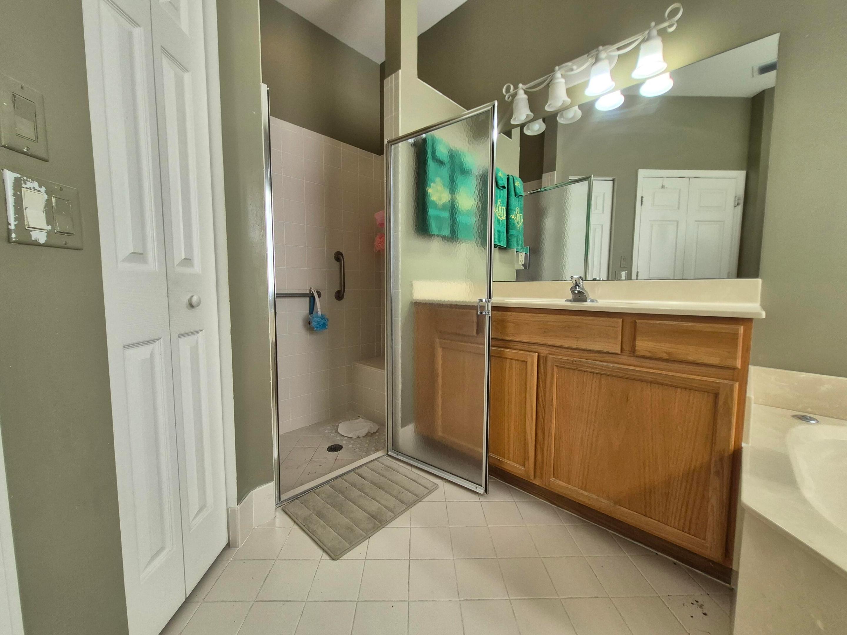 CORAL LAKES 12 - Residential Lease