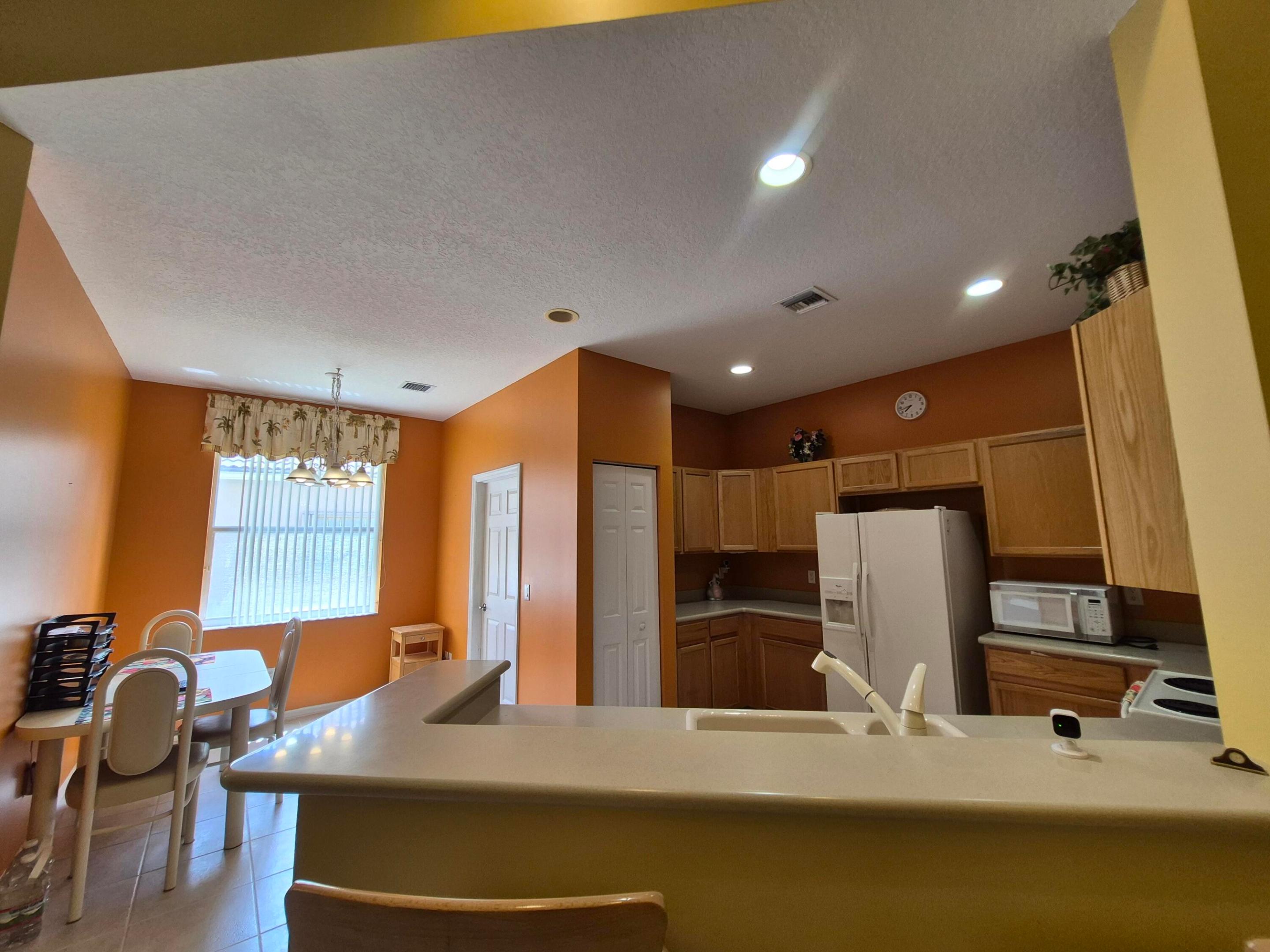 CORAL LAKES 12 - Residential Lease