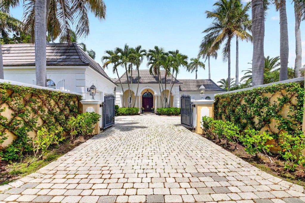Photo of 255 CHERRY Lane, Palm Beach, FL 33480 (MLS # B26072345)