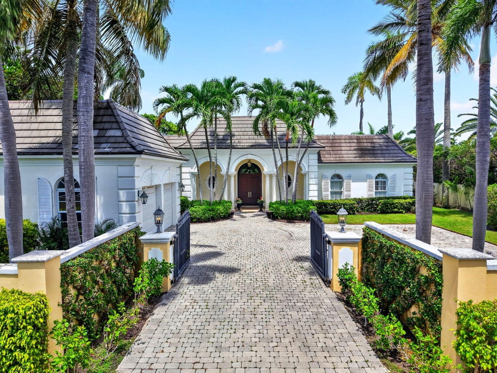 Photo of 255 CHERRY Lane, Palm Beach, FL 33480 (MLS # B26072345)