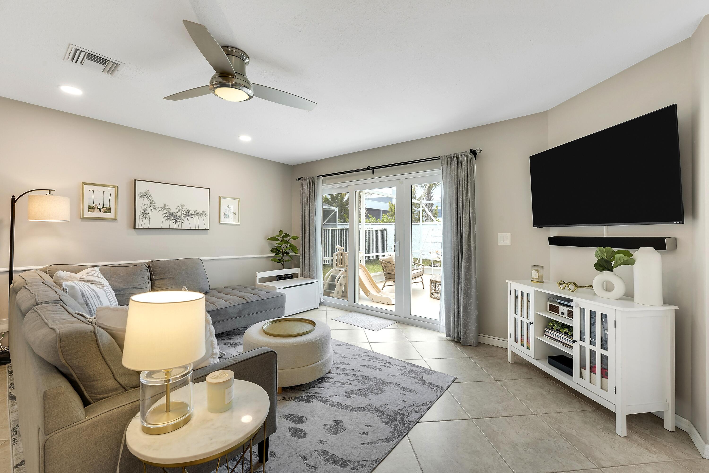 COCONUT POINT - Residential