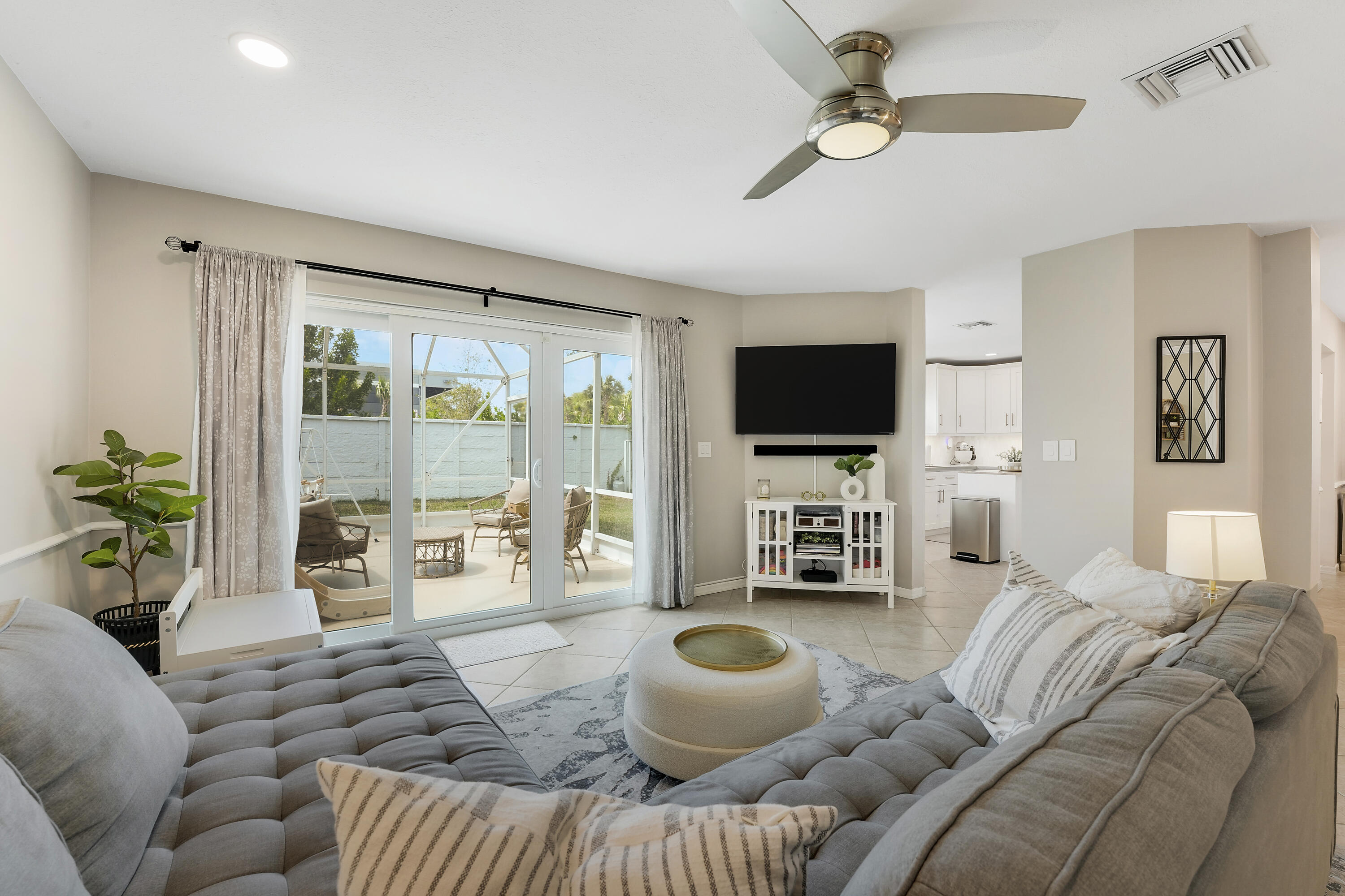 COCONUT POINT - Residential