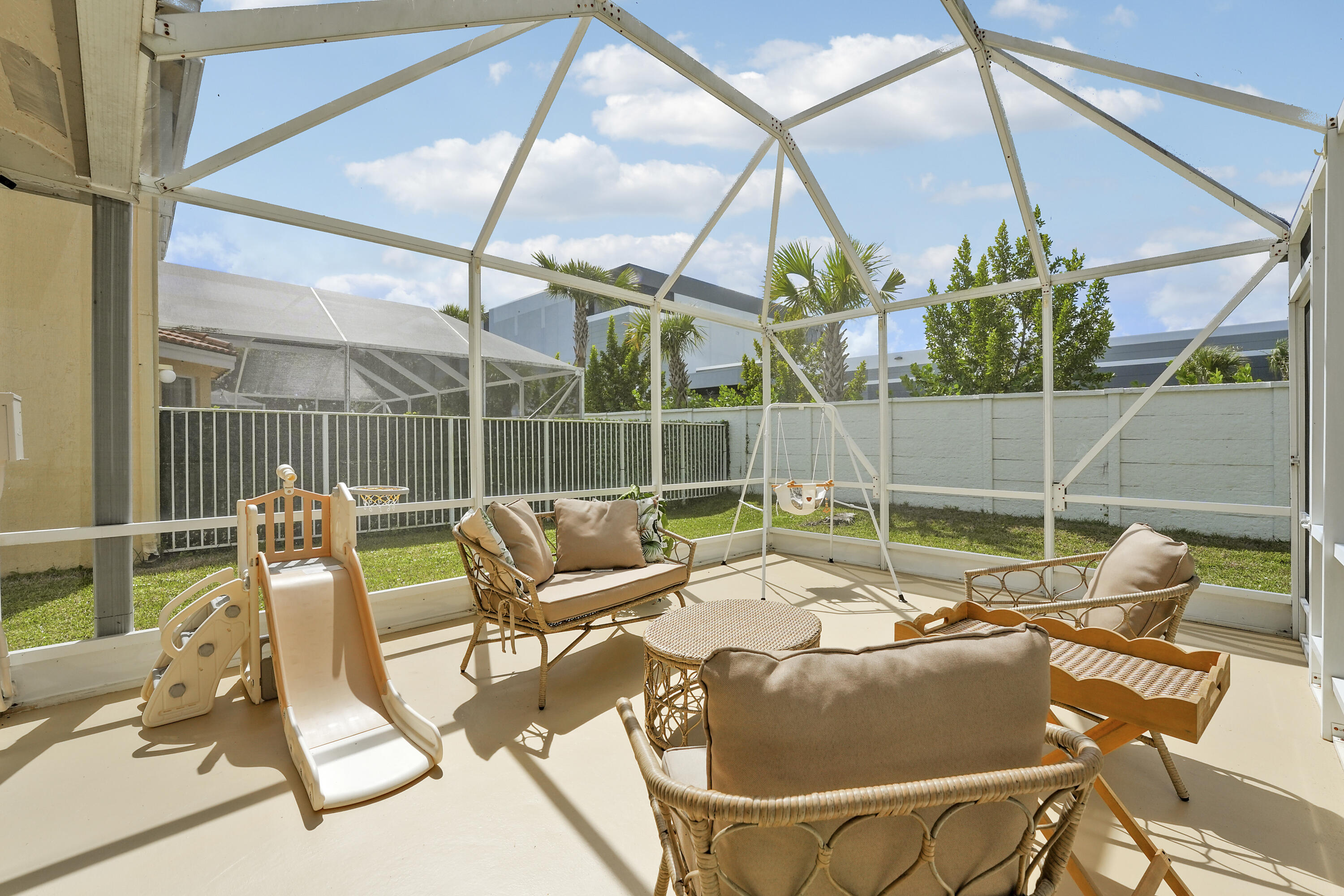 COCONUT POINT - Residential