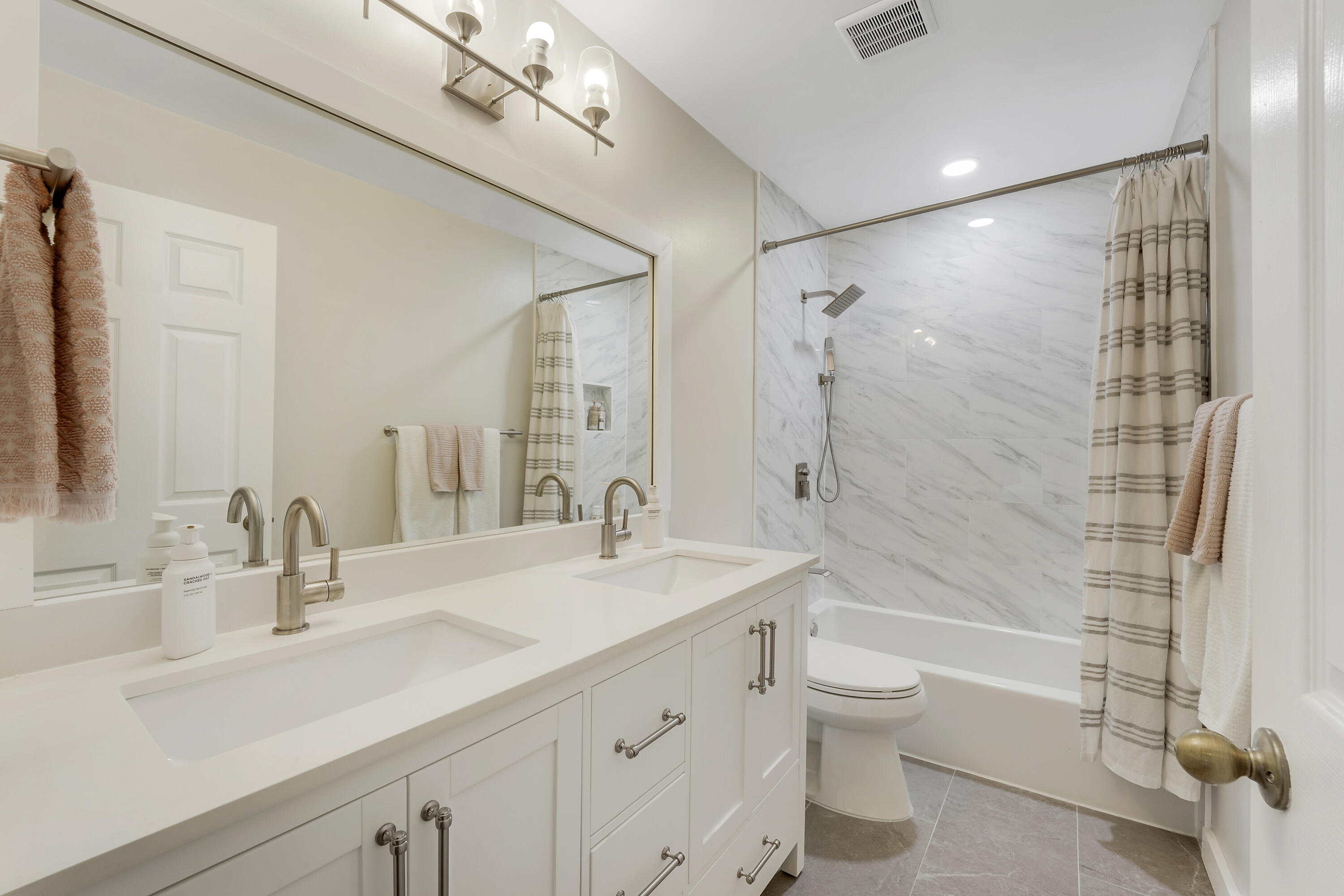 COCONUT POINT - Residential