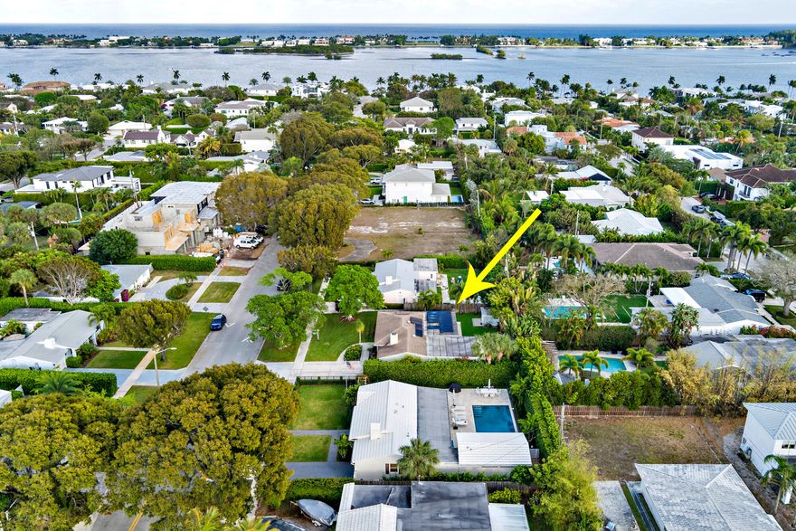 Prime location in The Southend! This buildable 75' x 105' lot is nestled just one block away from scenic South Flagler Drive and the Intracoastal Waterway. The current home is 3BR/2BTH CBS residence with bright and airy interiors. Tile floors, hurricane impact windows & doors, and a covered porch perfect for Florida entertaining. This turnkey home is ready to move in or demolish and build a dream home in one West Palm Beach's most prominent neighborhoods. Close proximity to Palm Beach Island, CityPlace, Norton Art & Design District, and Palm Beach International Airport.