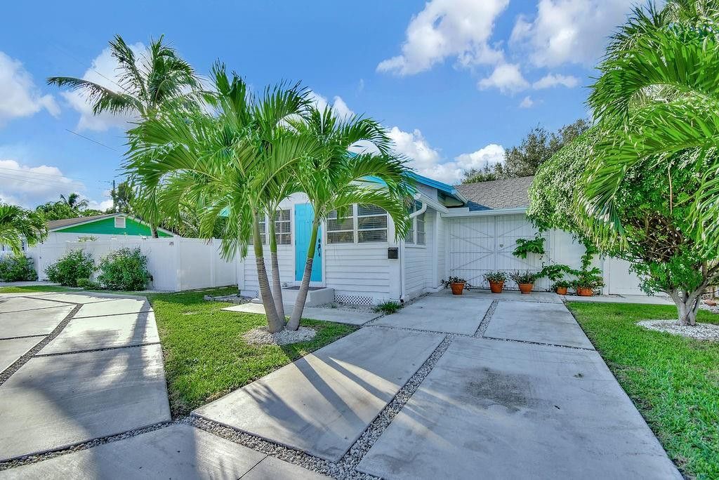 Photo of 1240 NE 34th Court, Oakland Park, FL 33334 (MLS # F10509651)