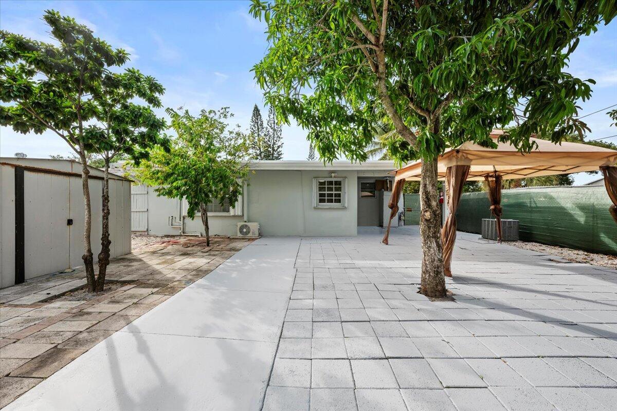 LAKE WORTH TOWN OF - Residential Income