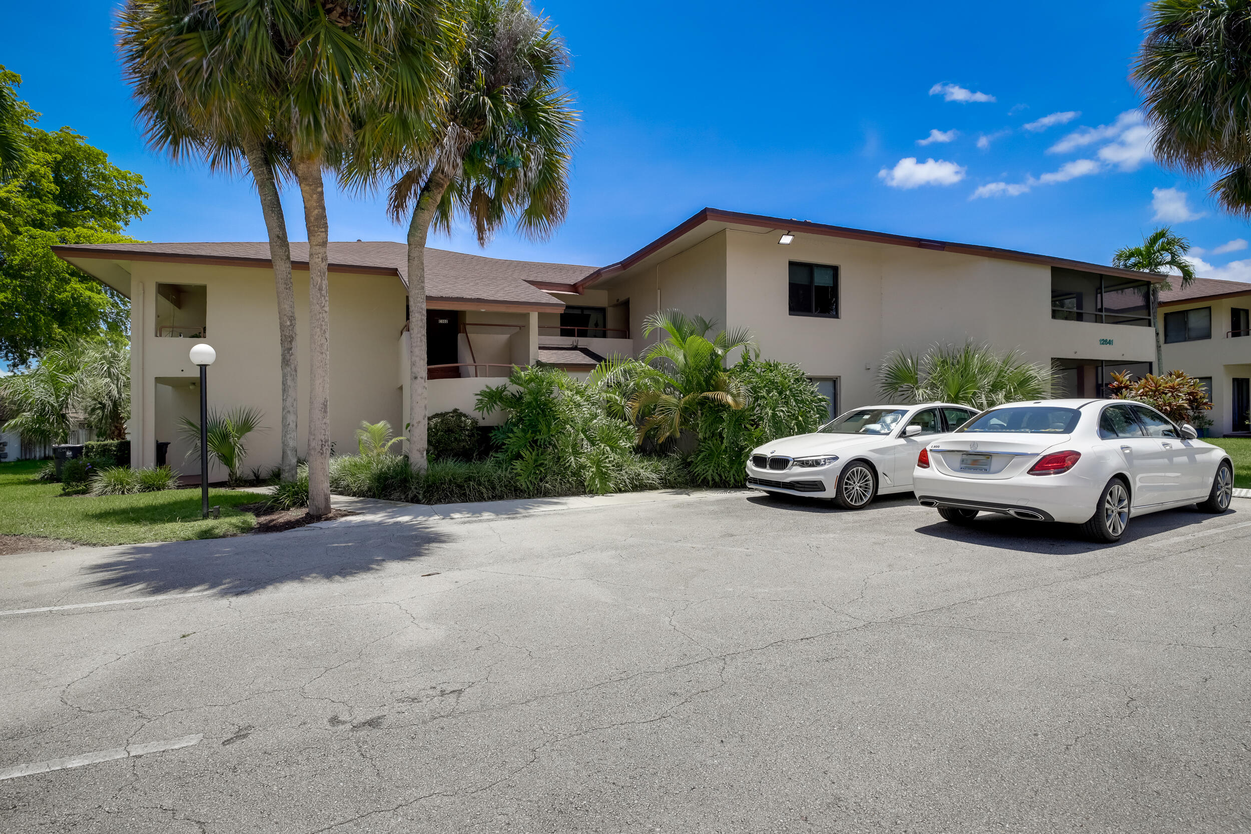 Ground floor 3/3 corner unit with screened patio in Wellington. Renovated kitchen with newer appliances, renovated bathrooms, no carpet, newer AC with energy saver thermostat. Community pool and 2 assigned parking spaces. Walking distance to Wellington community center, amphitheater, shopping and dining.