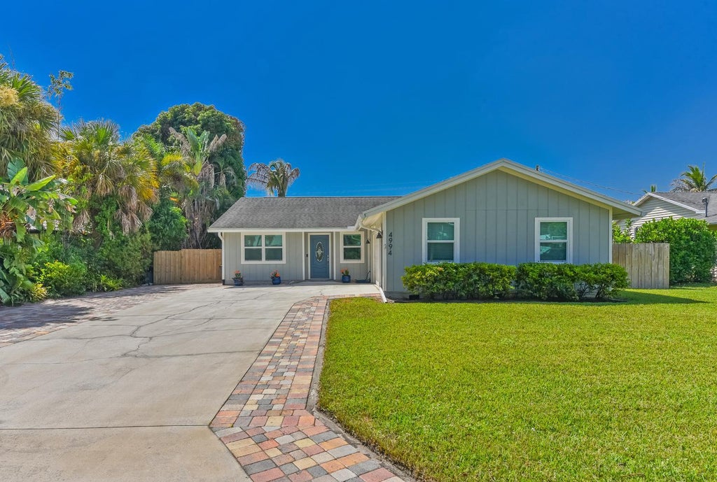Photo of 4994 SE PINE KNOLL Way, Stuart, FL 34997 (MLS # B26066366)