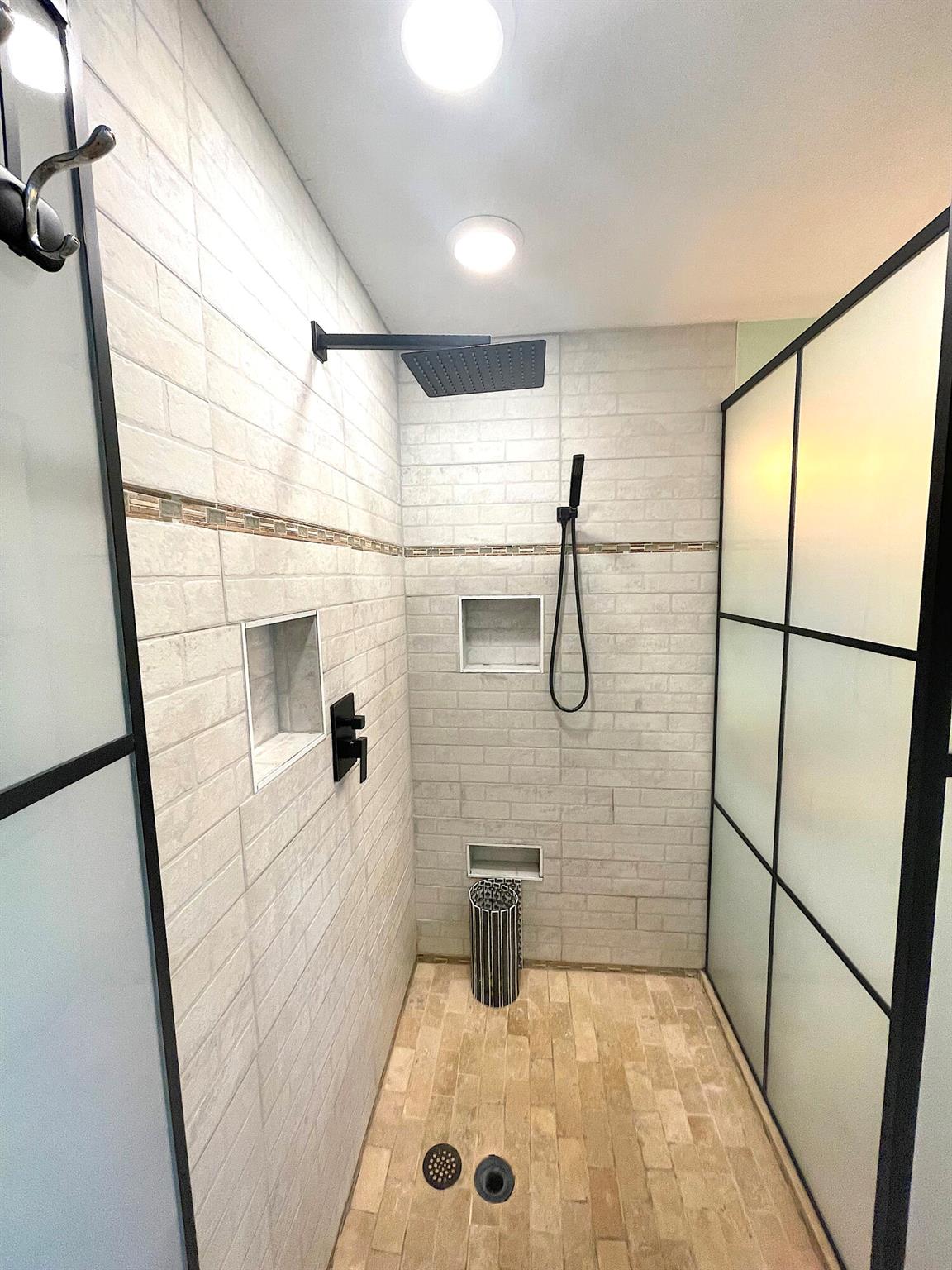 THE LAKES AT THE SAVANNAH - Residential