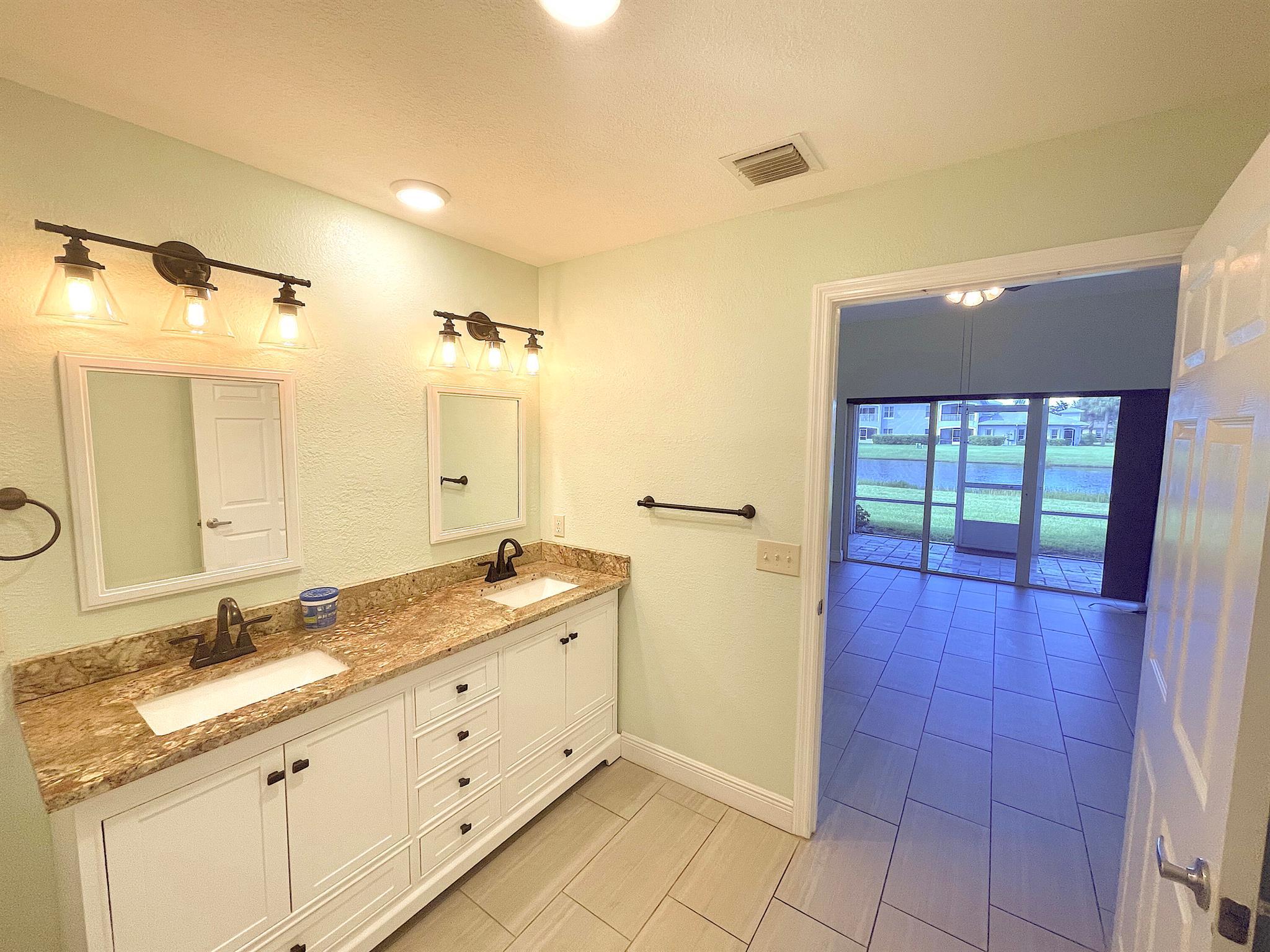 THE LAKES AT THE SAVANNAH - Residential