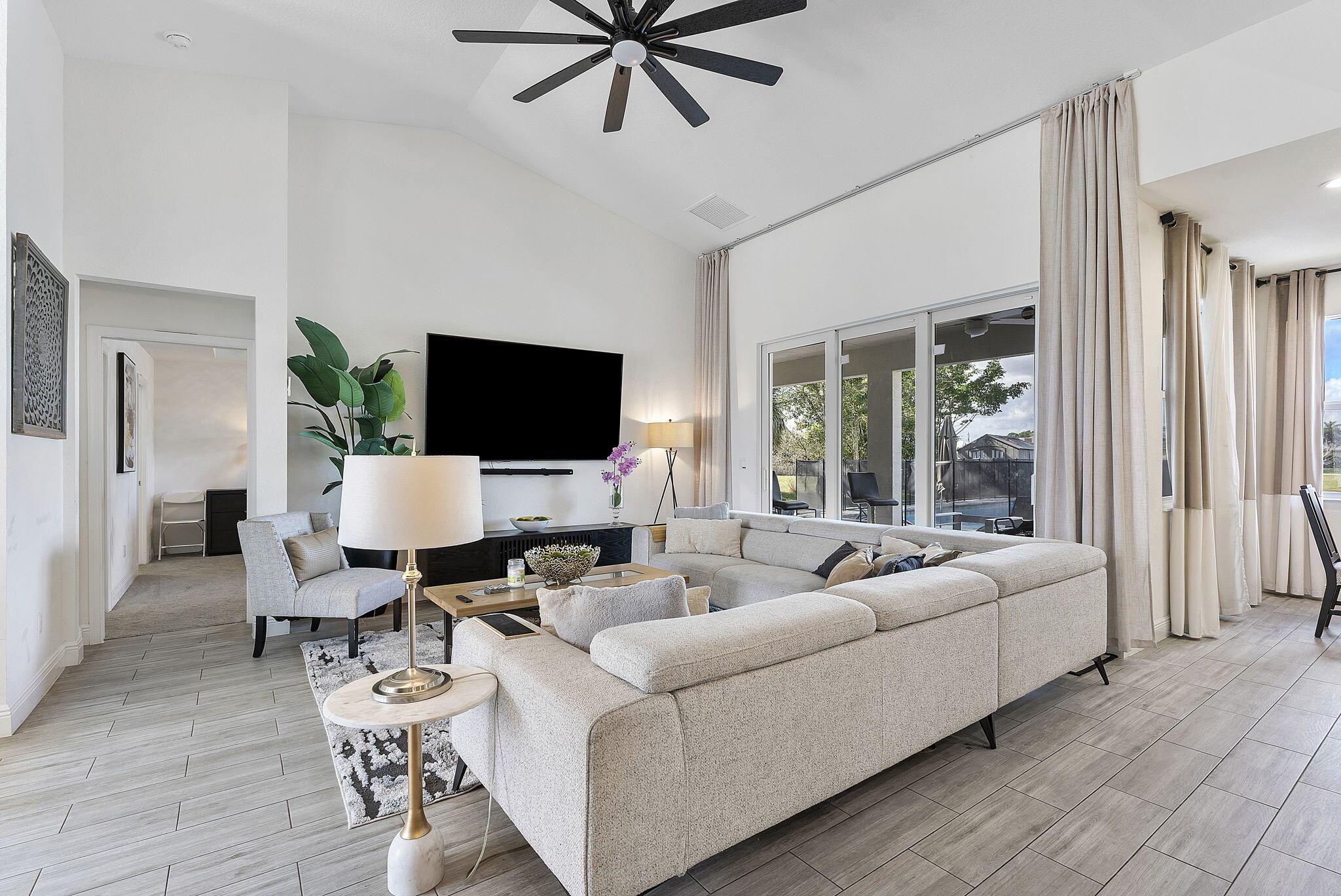 1174 SW Edinburgh Drive, Port St Lucie, FL, 34953/$570,000 4 1174 SW Edinburgh Drive