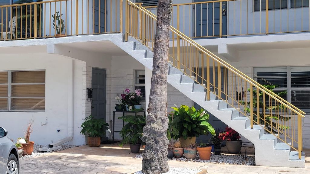 Photo of 1907 NE 4th Street #8, Deerfield Beach, FL 33441 (MLS # F10498131)