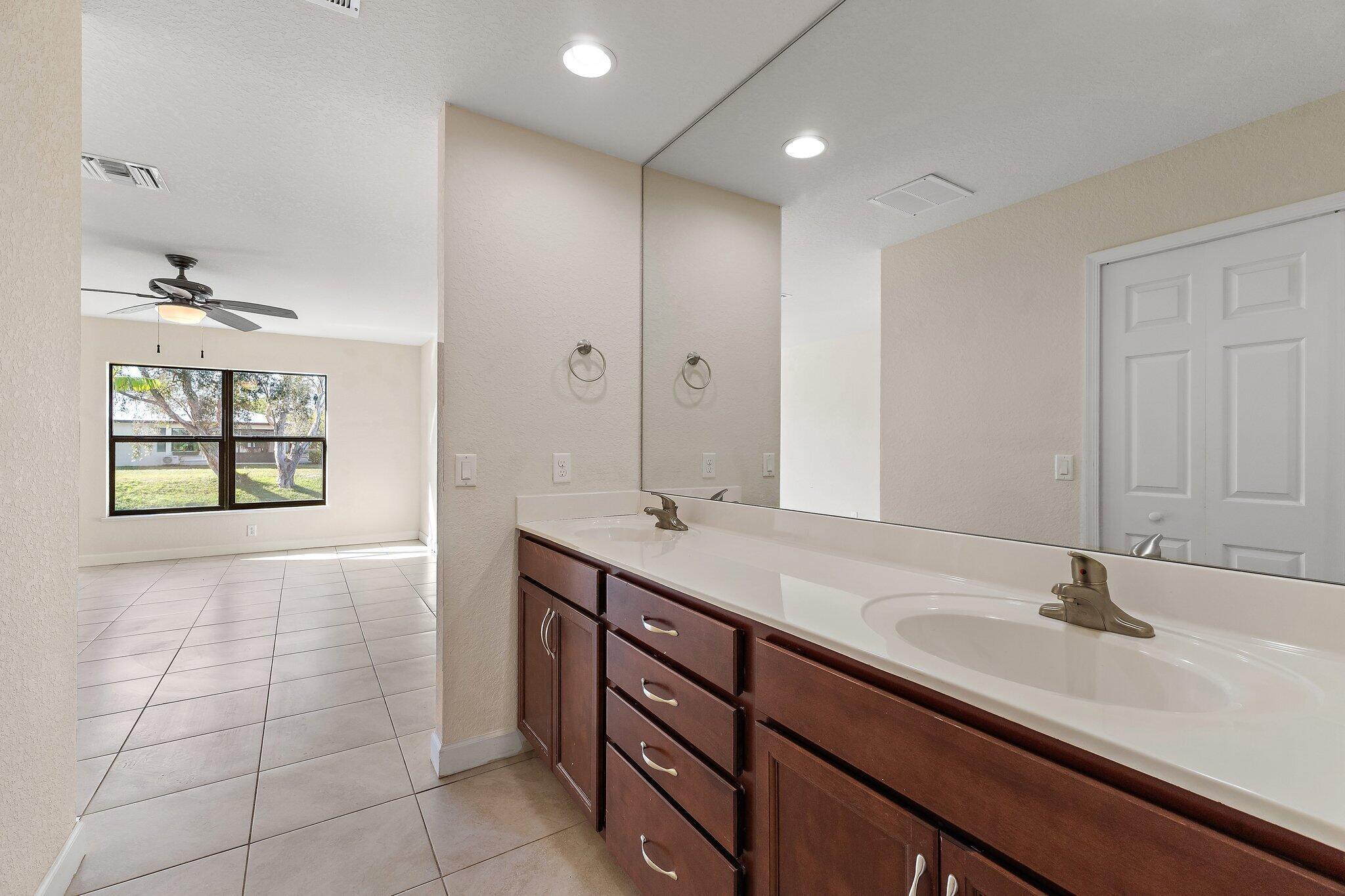 SPANISH LAKES ONE LEASEHO - Residential