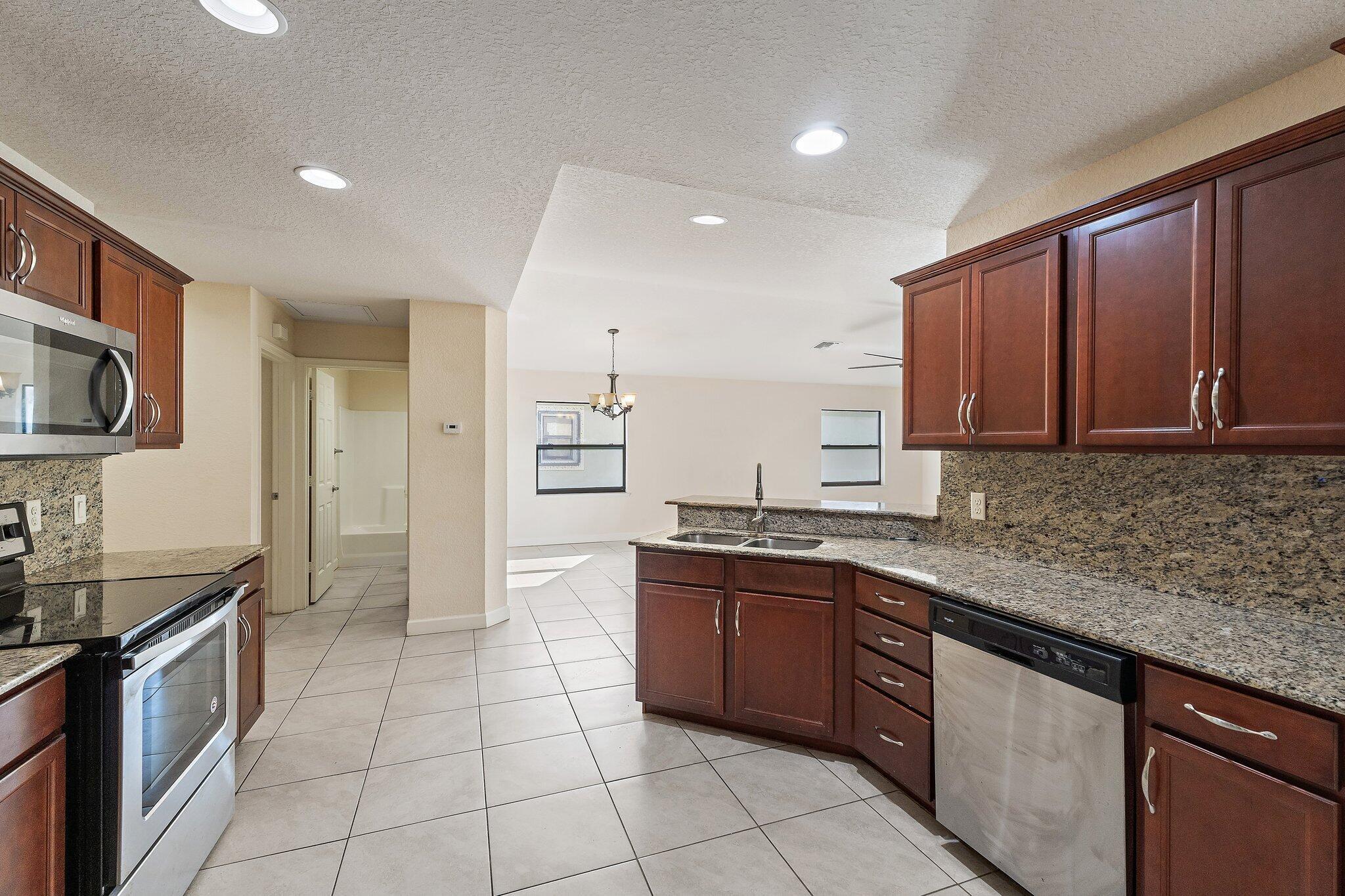 SPANISH LAKES ONE LEASEHO - Residential