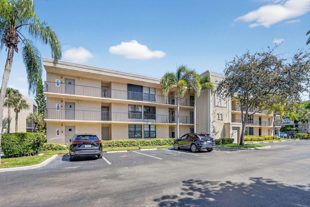 Photo of 11 Royal Palm Way #3040, Boca Raton, FL 33432 (MLS # B26028239)