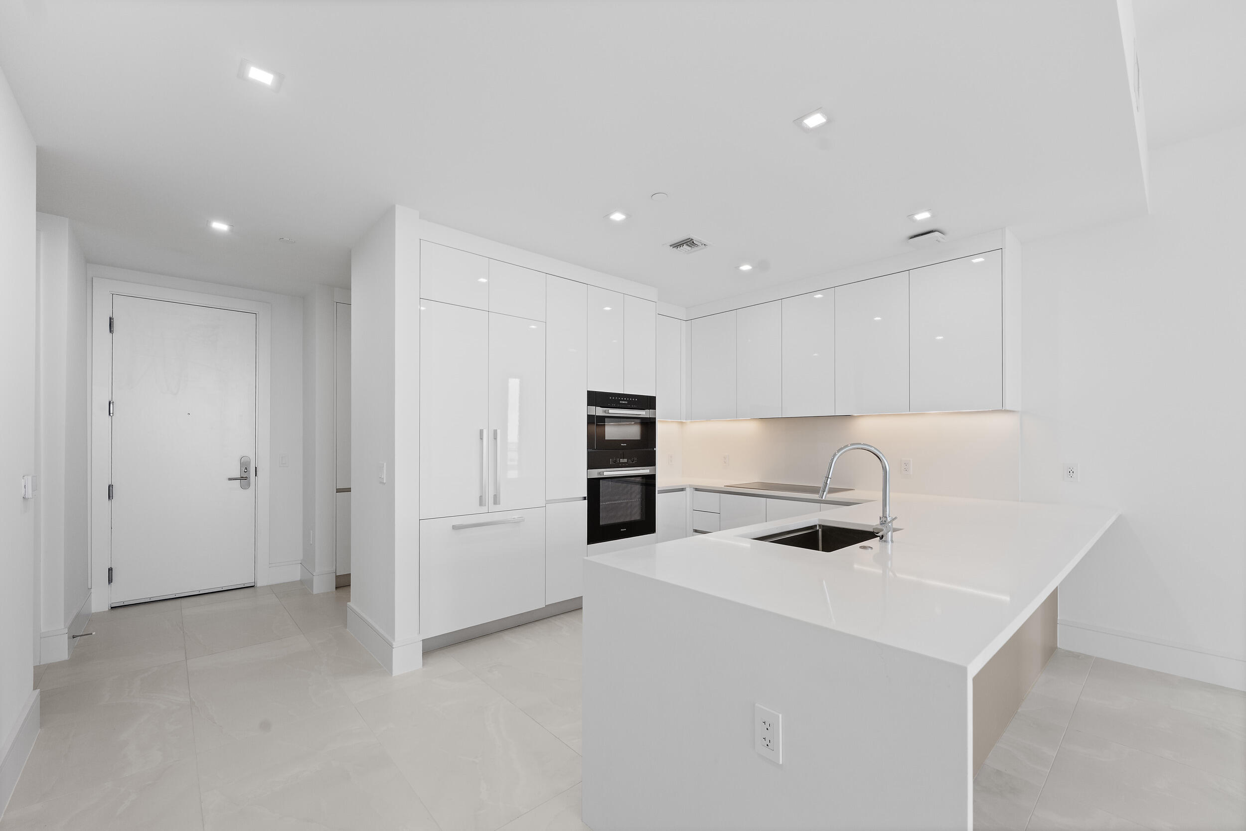 NAUTILUS 220 CONDOMINIUM - Residential Lease