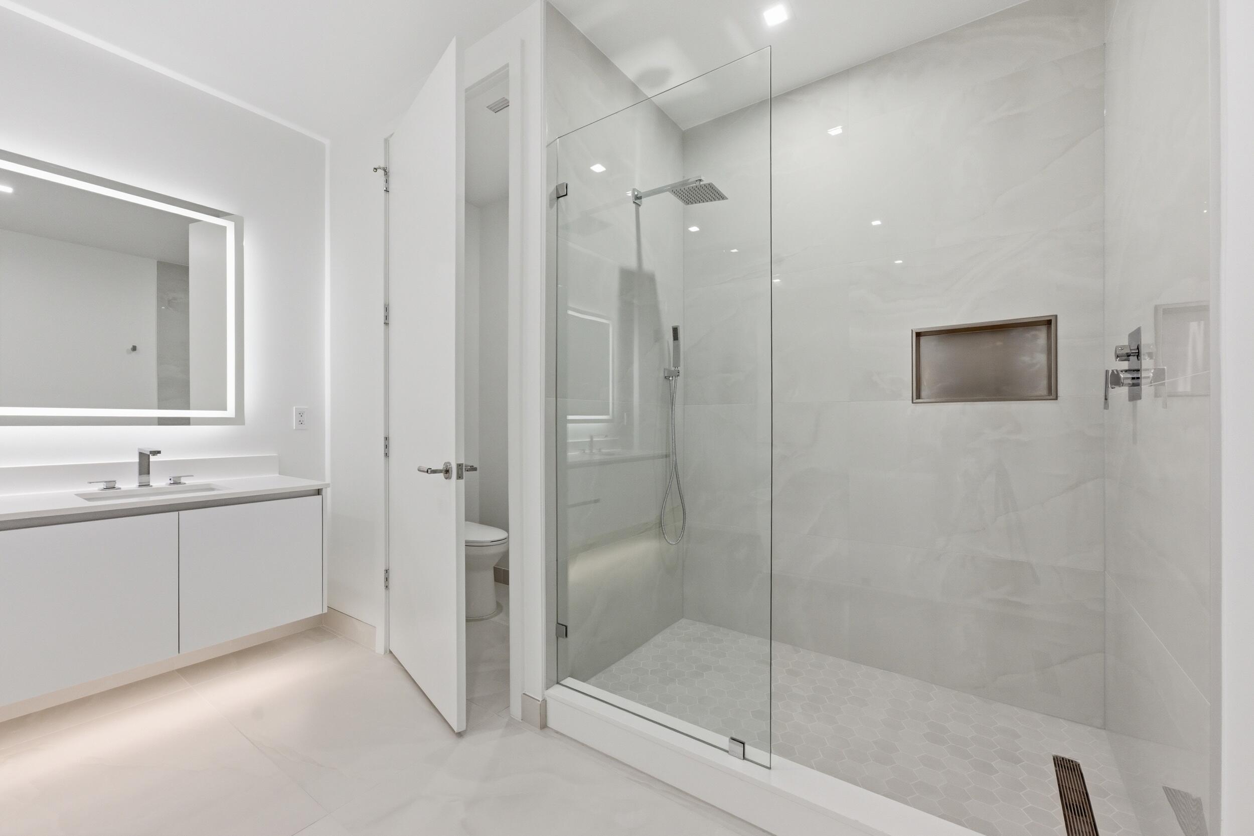 NAUTILUS 220 CONDOMINIUM - Residential Lease