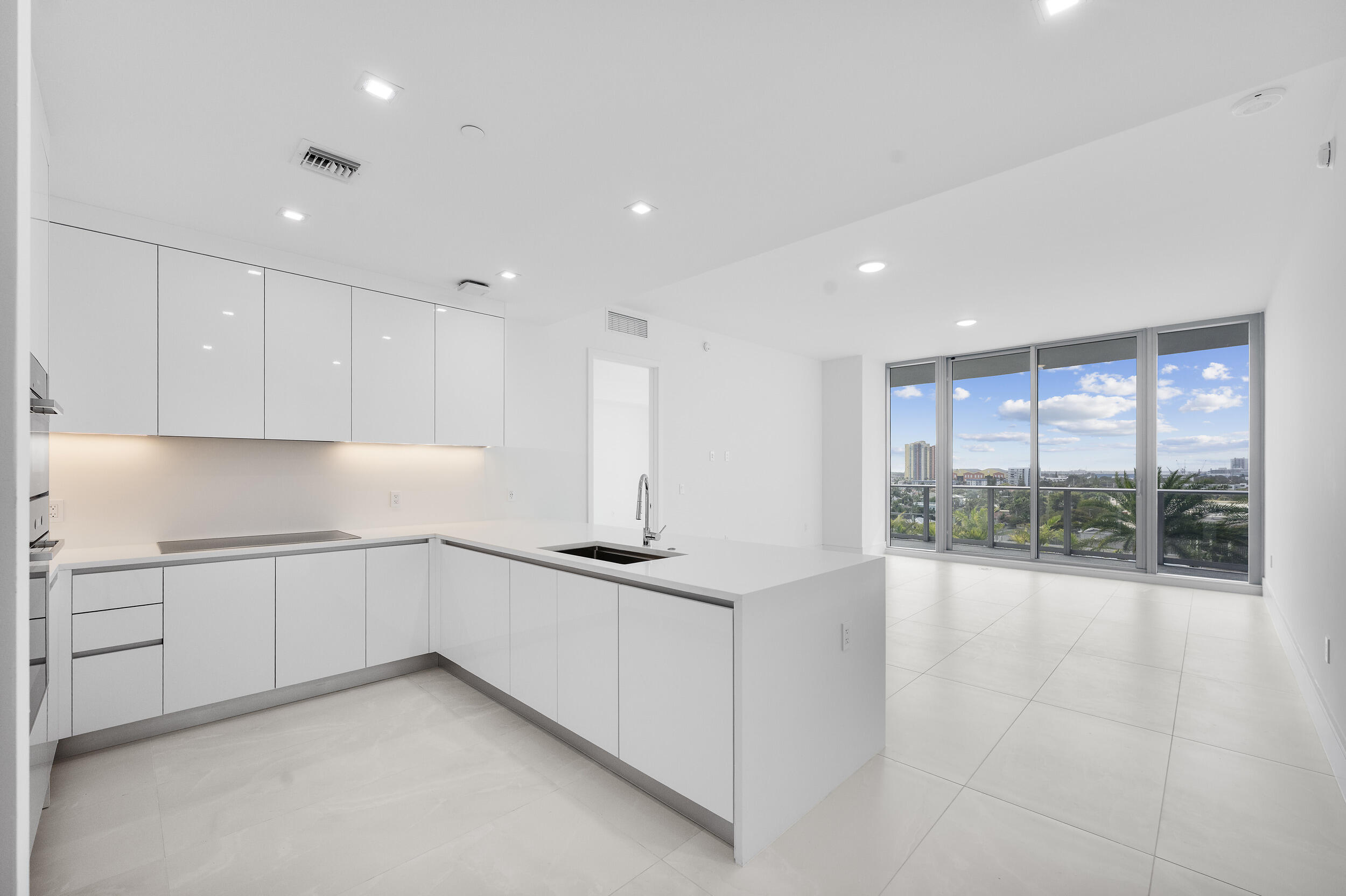 NAUTILUS 220 CONDOMINIUM - Residential Lease