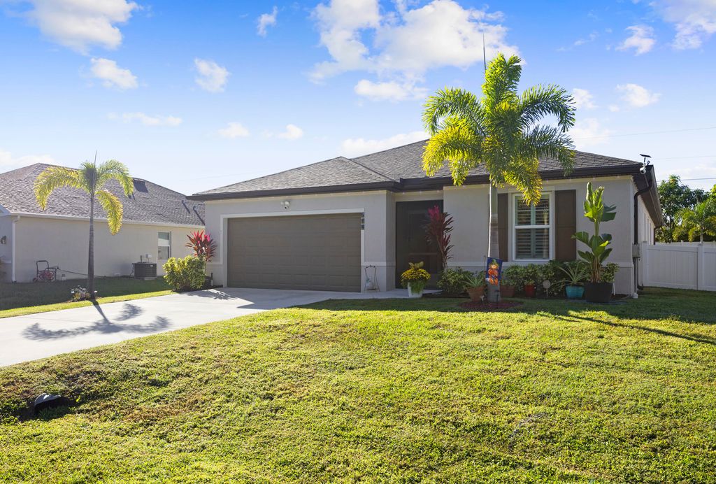 Photo of 514 SW Kabot Avenue, Port Saint Lucie, FL 34953 (MLS # R11138699)