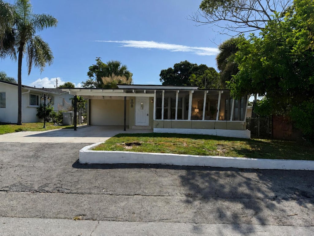 Photo of 108 SE 10th Avenue #Front, Pompano Beach, FL 33060 (MLS # B26069366)