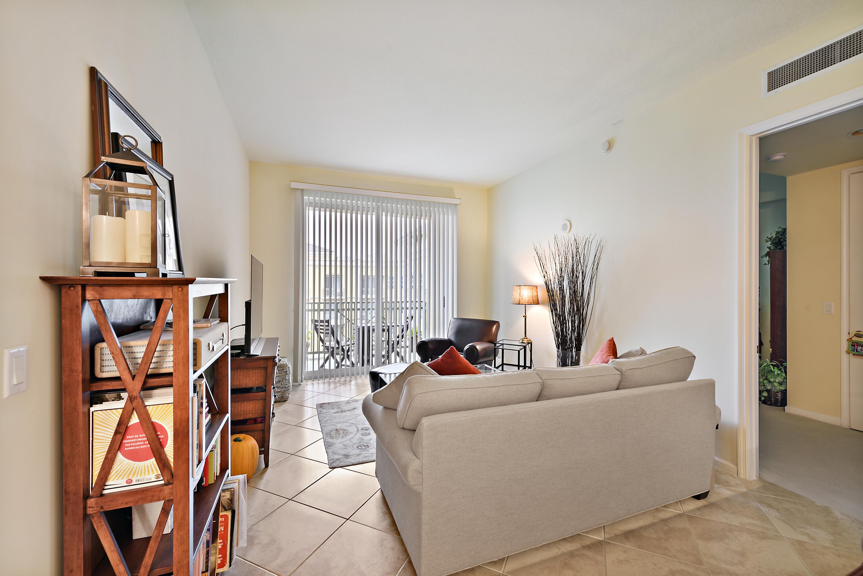403 S SAPODILLA Avenue 817