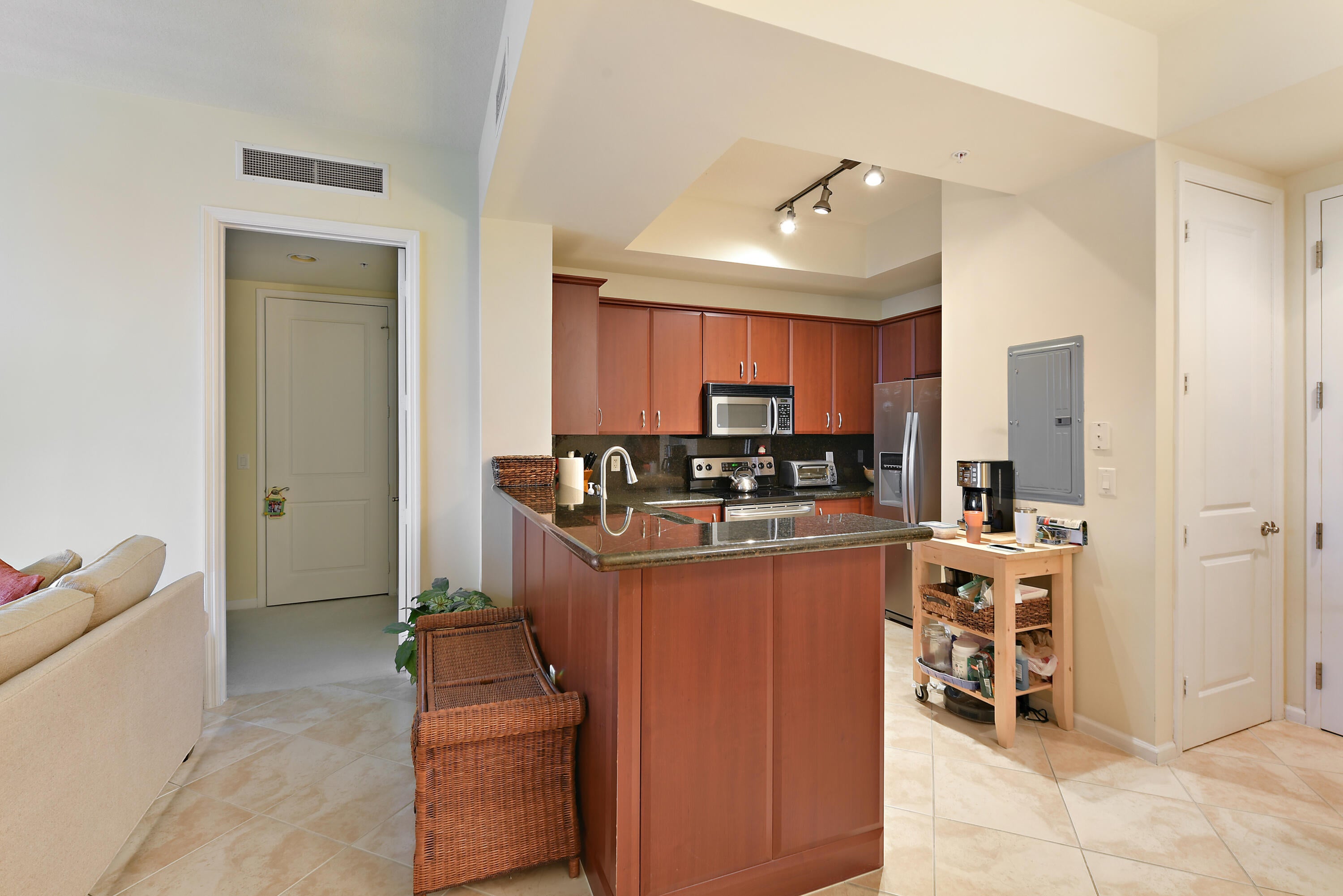 403 S SAPODILLA Avenue 817