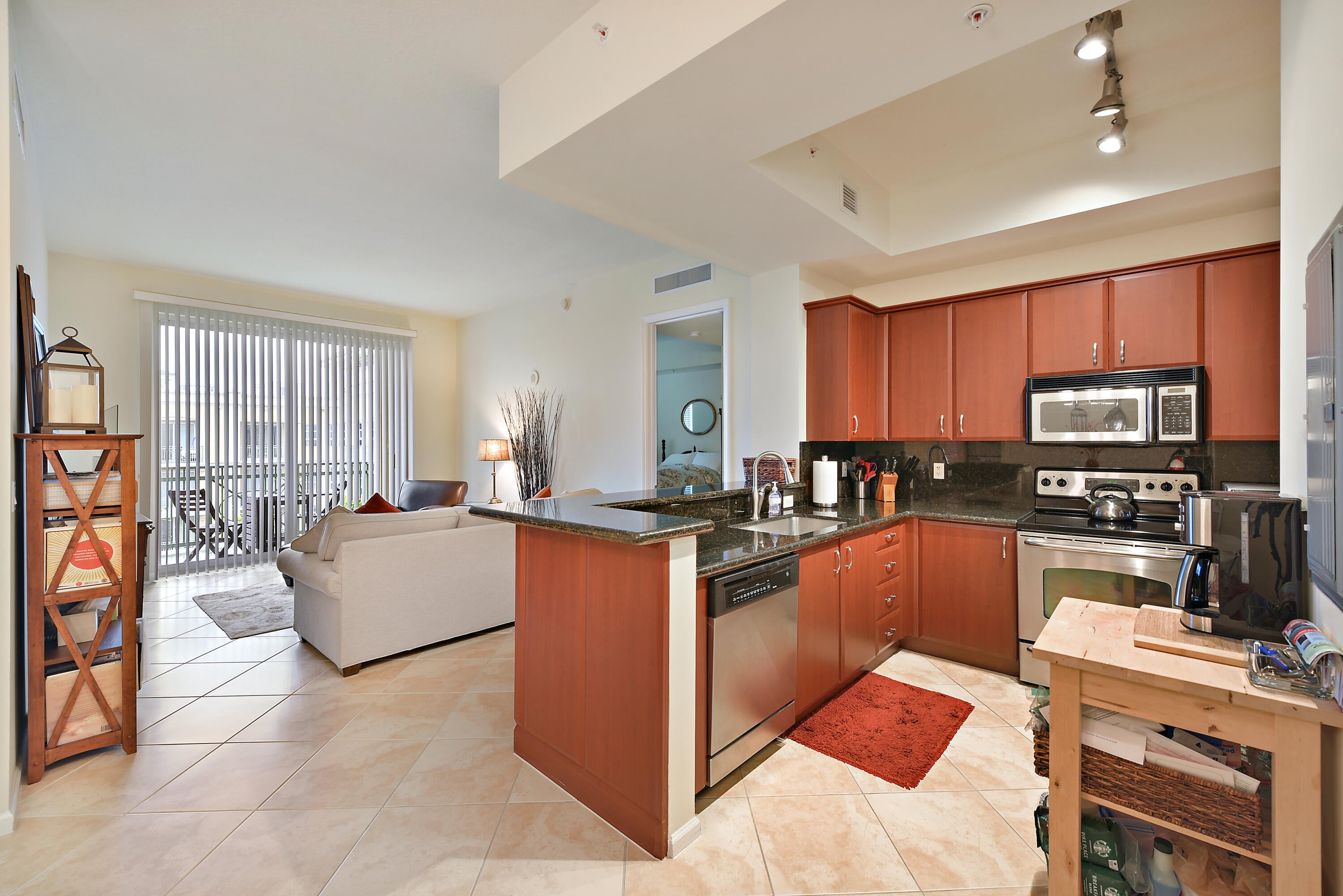 403 S SAPODILLA Avenue 817