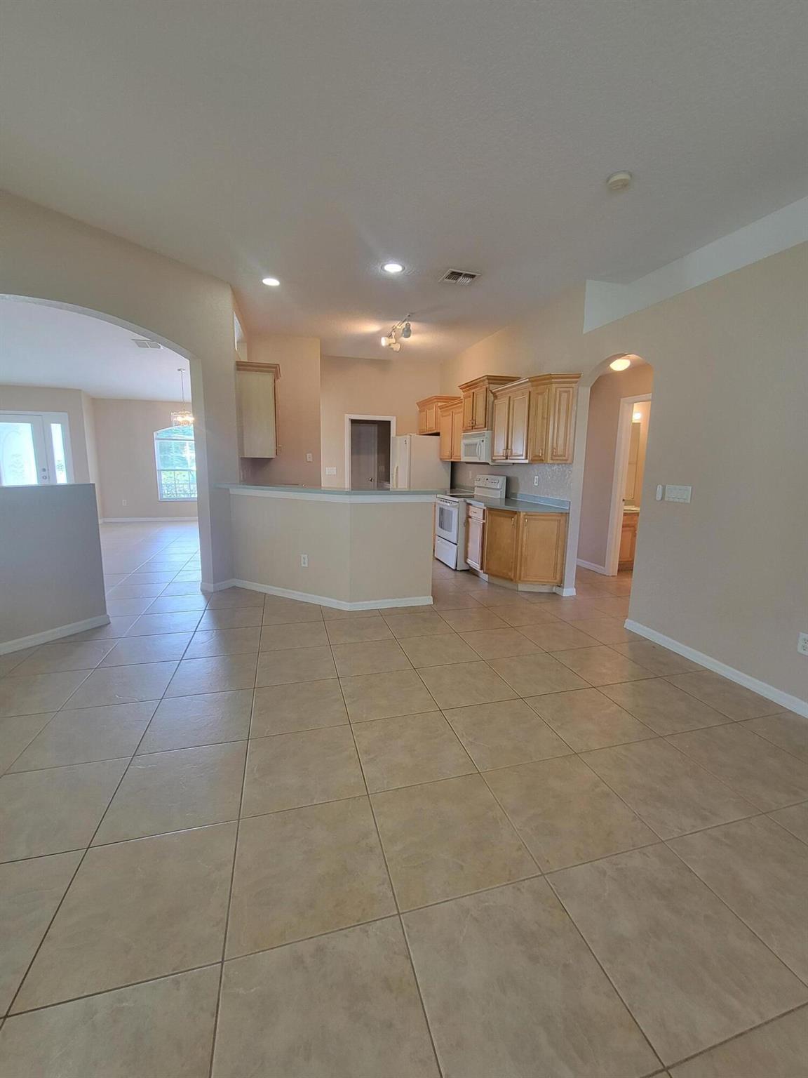 PORT ST LUCIE SECTION 7 - Residential Lease