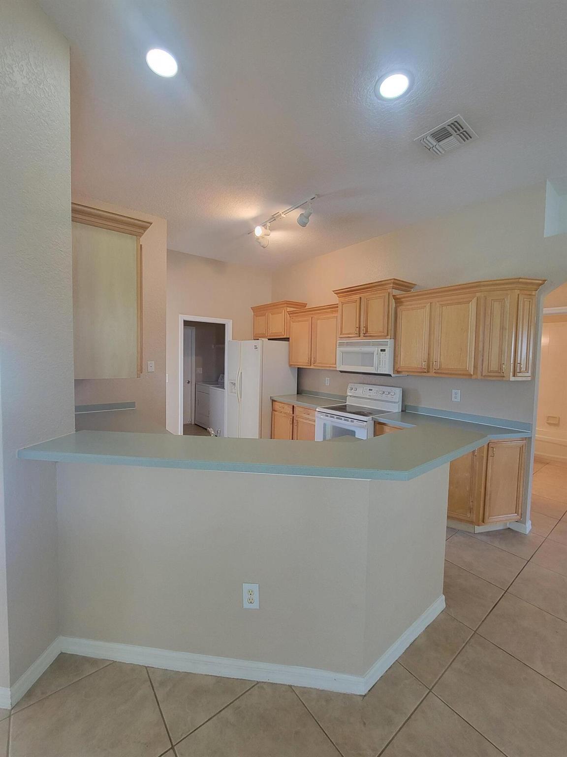 PORT ST LUCIE SECTION 7 - Residential Lease