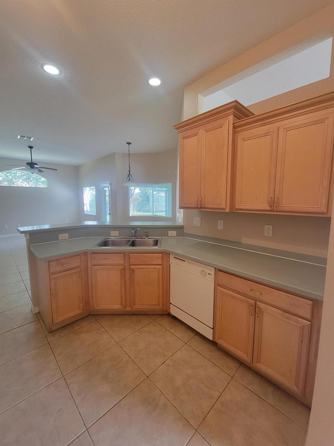 PORT ST LUCIE SECTION 7 - Residential Lease