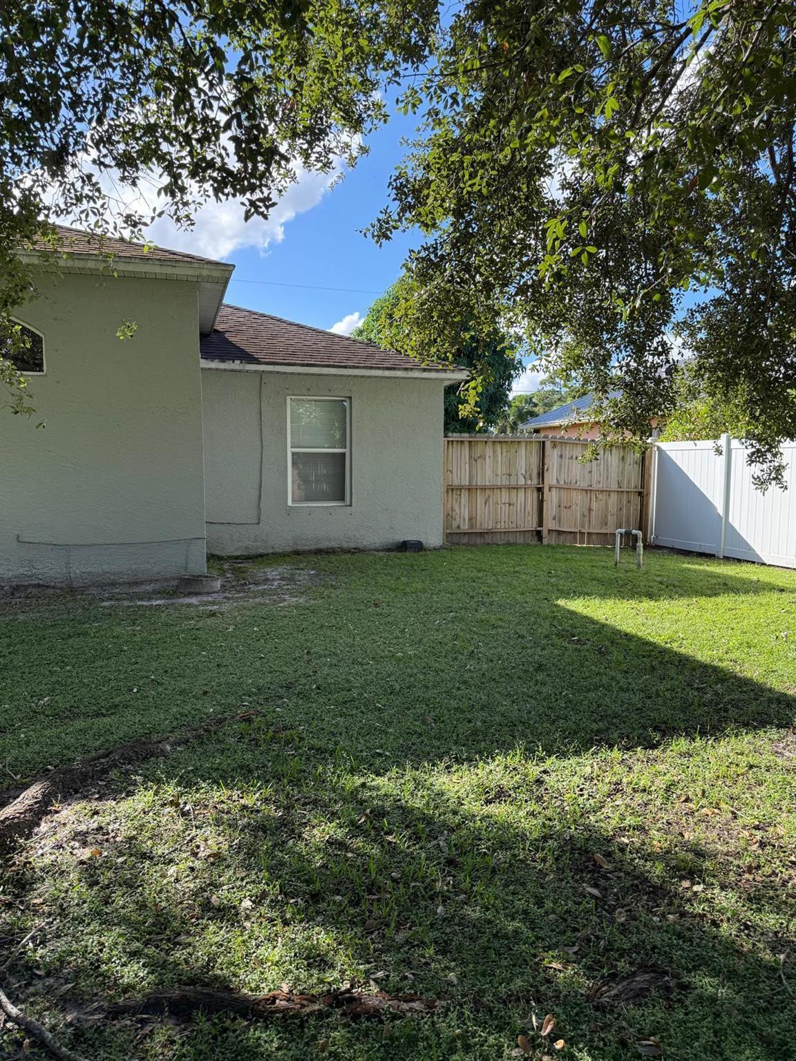 PORT ST LUCIE SECTION 7 - Residential Lease