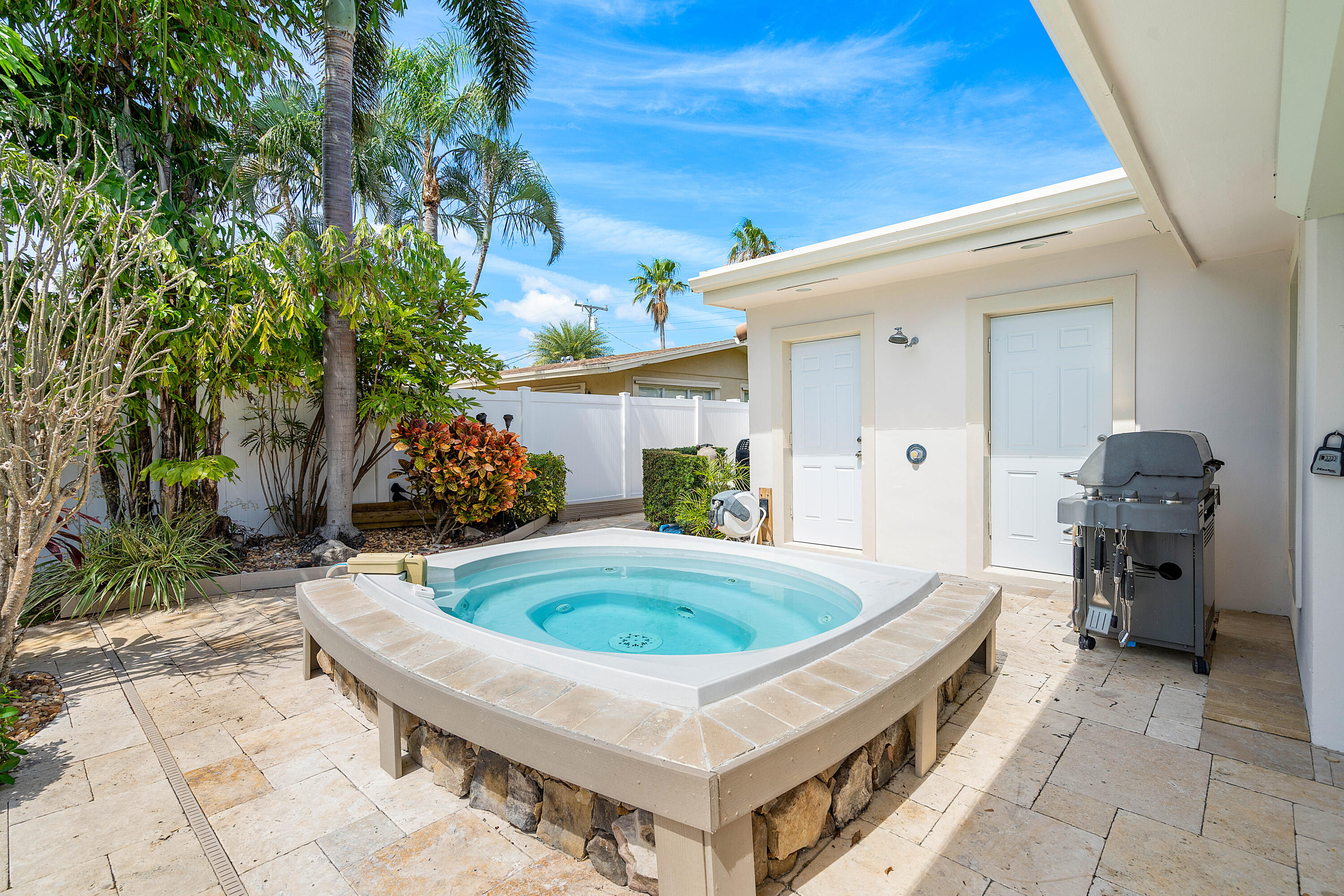 CORAL KEY VILLAS 5TH SEC - Residential Lease