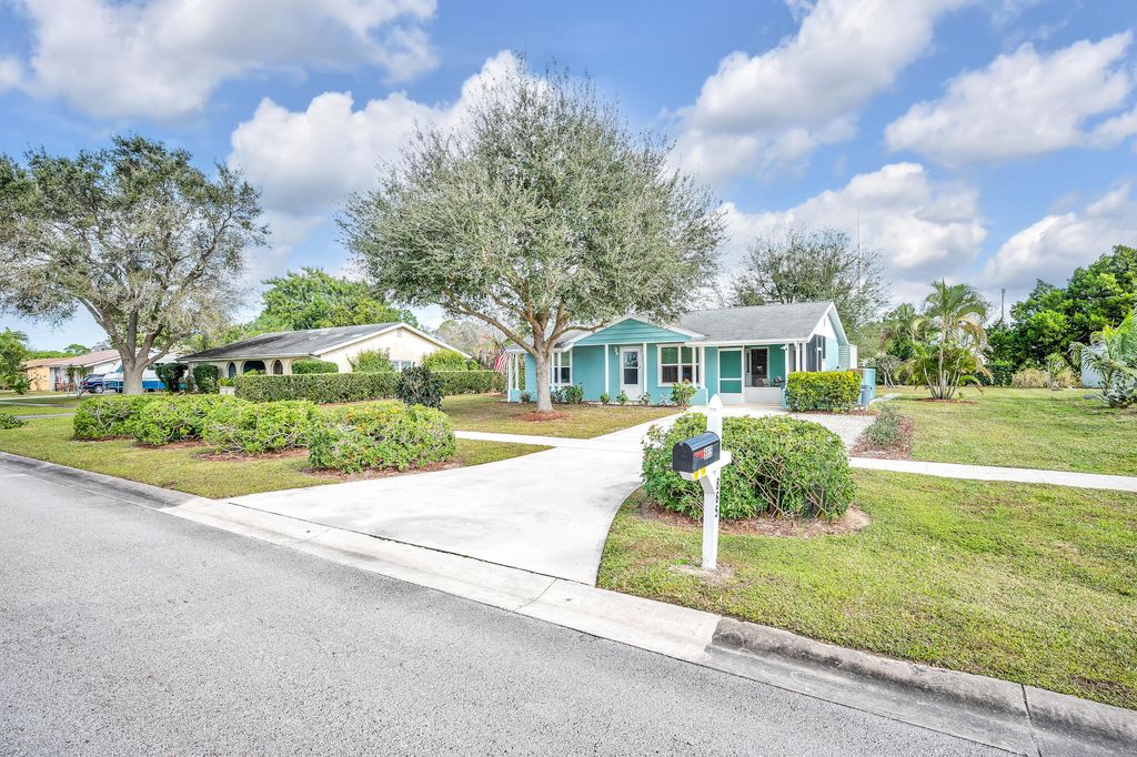 Photo of 865 Sandia Avenue, Port Saint Lucie, FL 34983 (MLS # R10938126)
