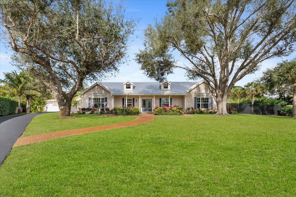 Photo of 12625 Oak Arbor Lane, Boynton Beach, FL 33436 (MLS # F10549682)