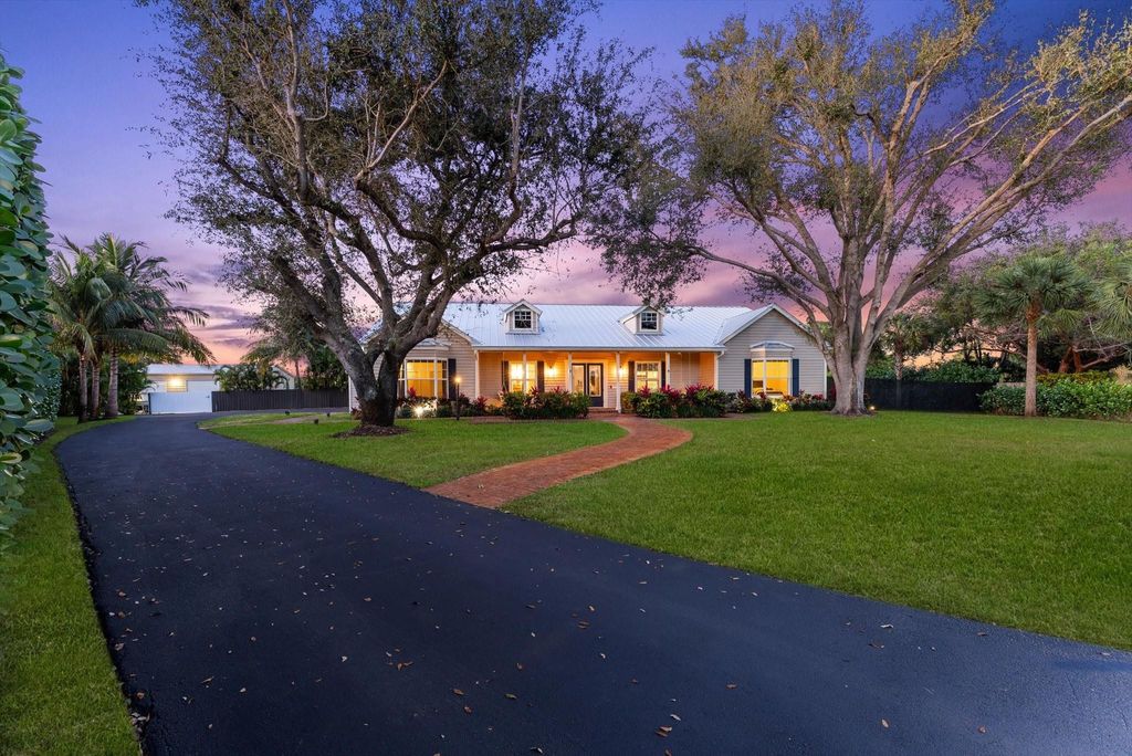 Photo of 12625 Oak Arbor Lane, Boynton Beach, FL 33436 (MLS # F10549682)