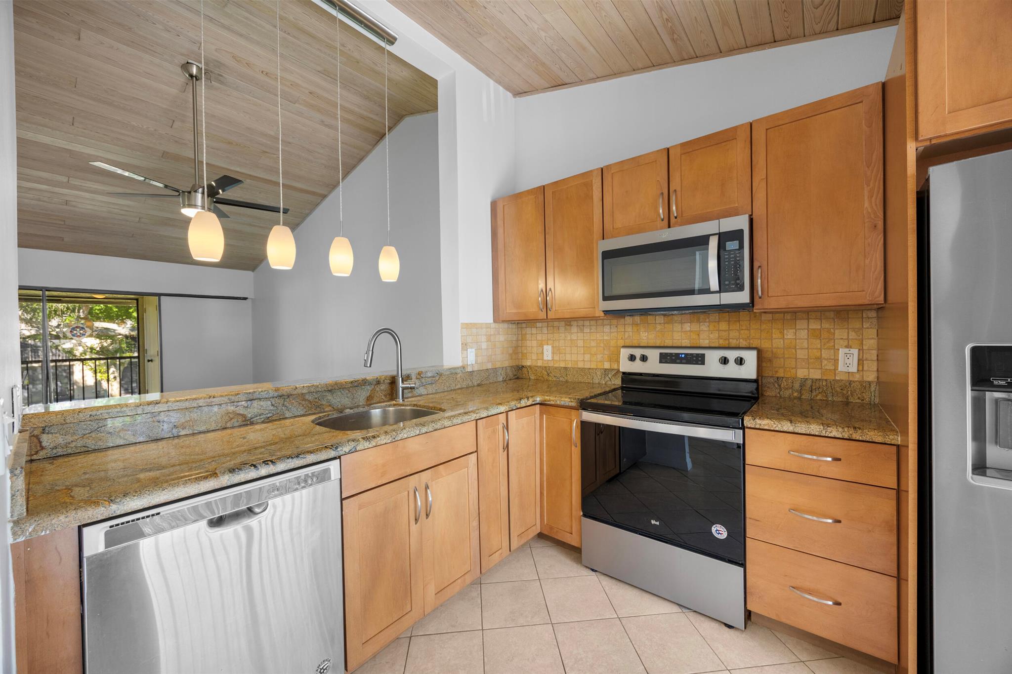 3939 NE 5th Avenue B206