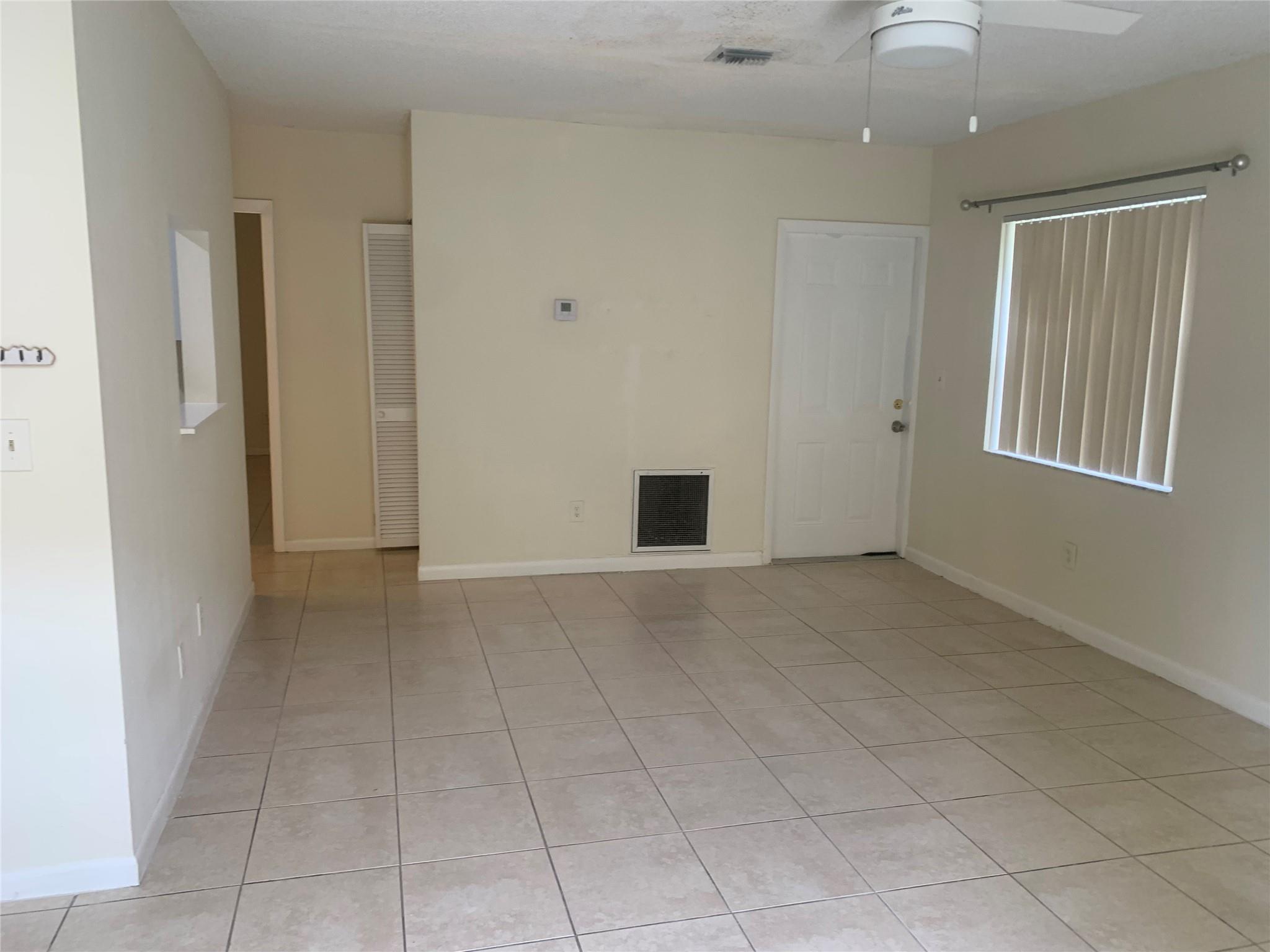 LARGE 1/1 UNIT IN A 4PLEX WITH WASHER AND DRYER IN UNIT. GREAT LOCATION AND CONDITION. NO HOA APPROVAL NEEDED. IMMEDIATE MOVE IN. TENANT PAYS ALL UTLITIES.